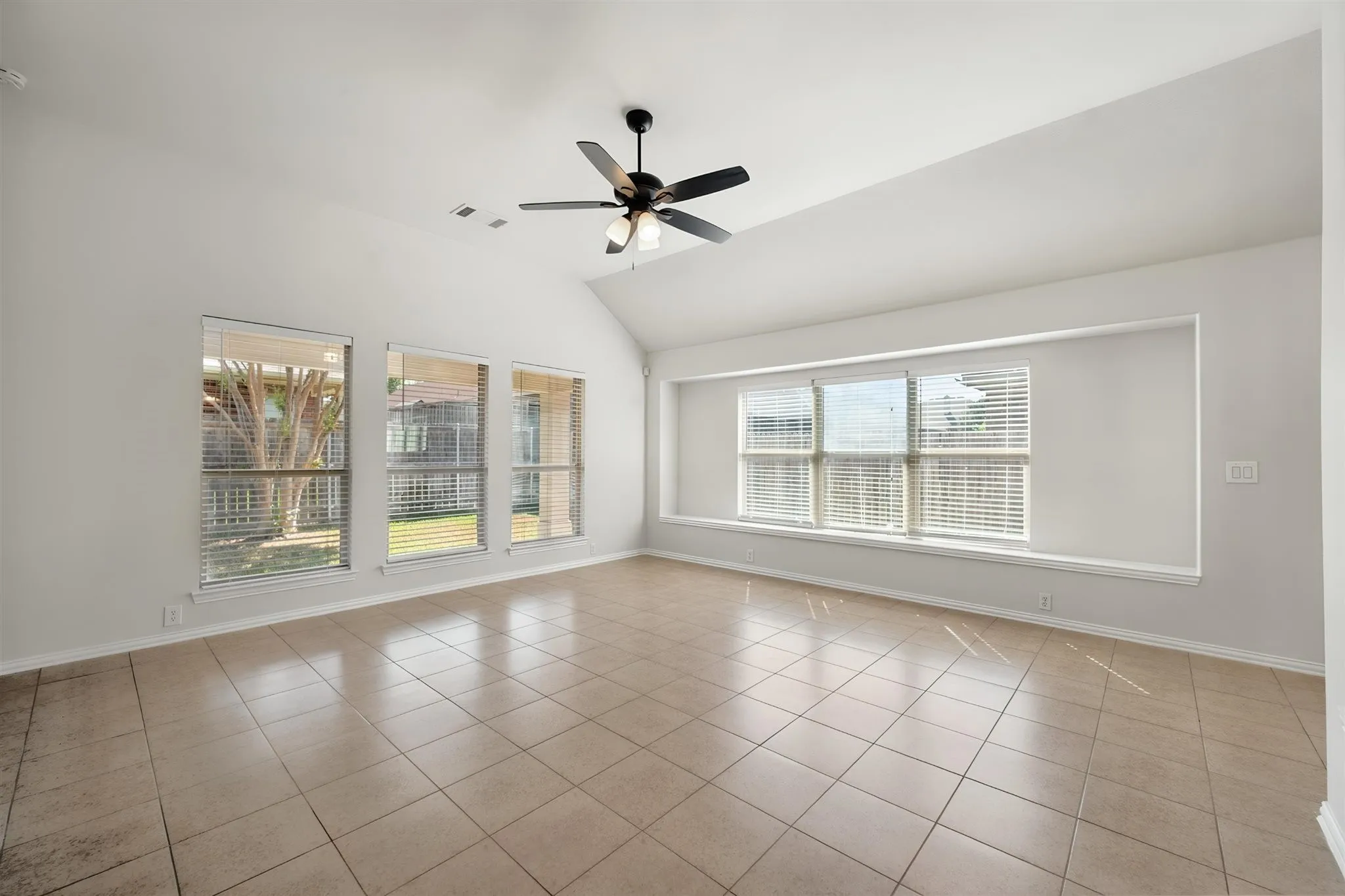 Single Family Residence For Sale in Johnson County , 1313 Concho Trail, Mansfield, Texas 76063, 4 Bedroom, 2 Bathroom, 2 Garage spaces, 1,856 Sqft, built in 2009, mls#21355851, Real Estate Agent in Mansfield, Homes For Sale in Johnson county, Homes For Sale in Mansfield, Realtor in Mansfield Texas, Real Estate Brokerage Independent Realty Texas, Luminita Cordes Realtor