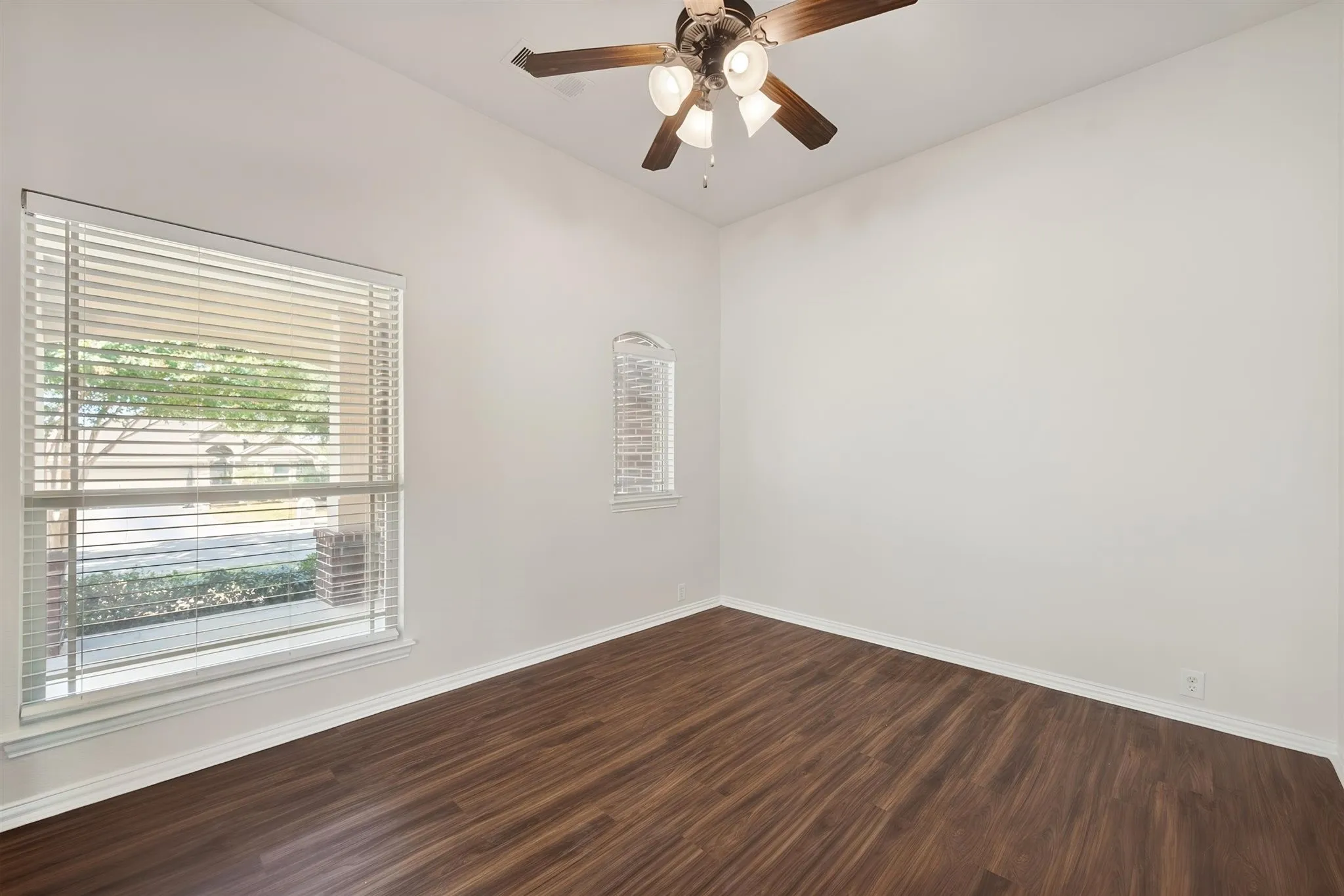 Single Family Residence For Sale in Johnson County , 1313 Concho Trail, Mansfield, Texas 76063, 4 Bedroom, 2 Bathroom, 2 Garage spaces, 1,856 Sqft, built in 2009, mls#21355851, Real Estate Agent in Mansfield, Homes For Sale in Johnson county, Homes For Sale in Mansfield, Realtor in Mansfield Texas, Real Estate Brokerage Independent Realty Texas, Luminita Cordes Realtor