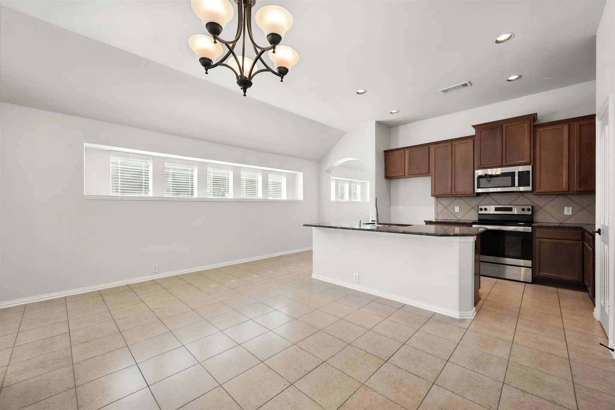 Single Family Residence For Sale in Johnson County , 1313 Concho Trail, Mansfield, Texas 76063, 4 Bedroom, 2 Bathroom, 2 Garage spaces, 1,856 Sqft, built in 2009, mls#21355851, Real Estate Agent in Mansfield, Homes For Sale in Johnson county, Homes For Sale in Mansfield, Realtor in Mansfield Texas, Real Estate Brokerage Independent Realty Texas, Luminita Cordes Realtor