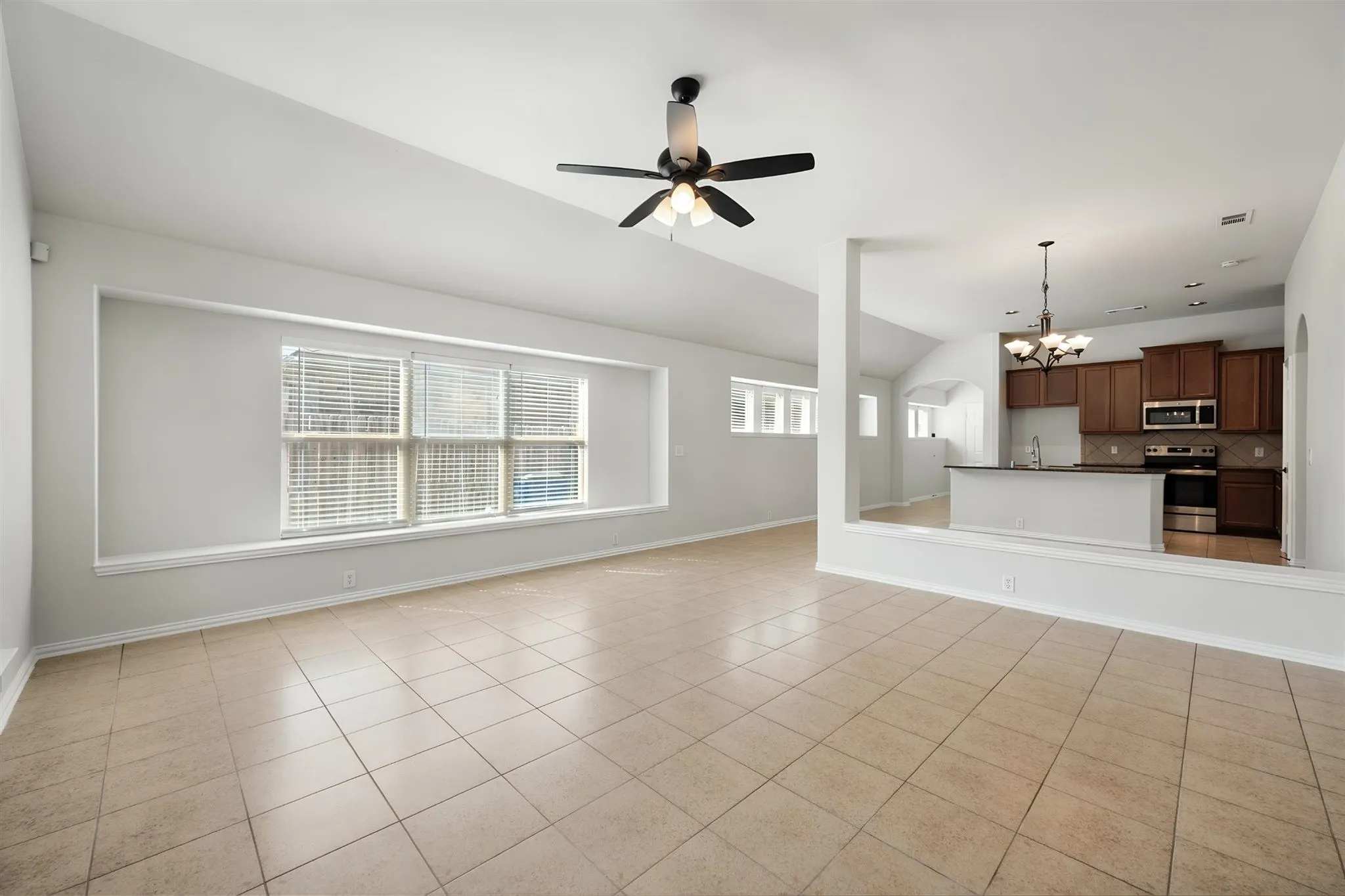 Single Family Residence For Sale in Johnson County , 1313 Concho Trail, Mansfield, Texas 76063, 4 Bedroom, 2 Bathroom, 2 Garage spaces, 1,856 Sqft, built in 2009, mls#21355851, Real Estate Agent in Mansfield, Homes For Sale in Johnson county, Homes For Sale in Mansfield, Realtor in Mansfield Texas, Real Estate Brokerage Independent Realty Texas, Luminita Cordes Realtor