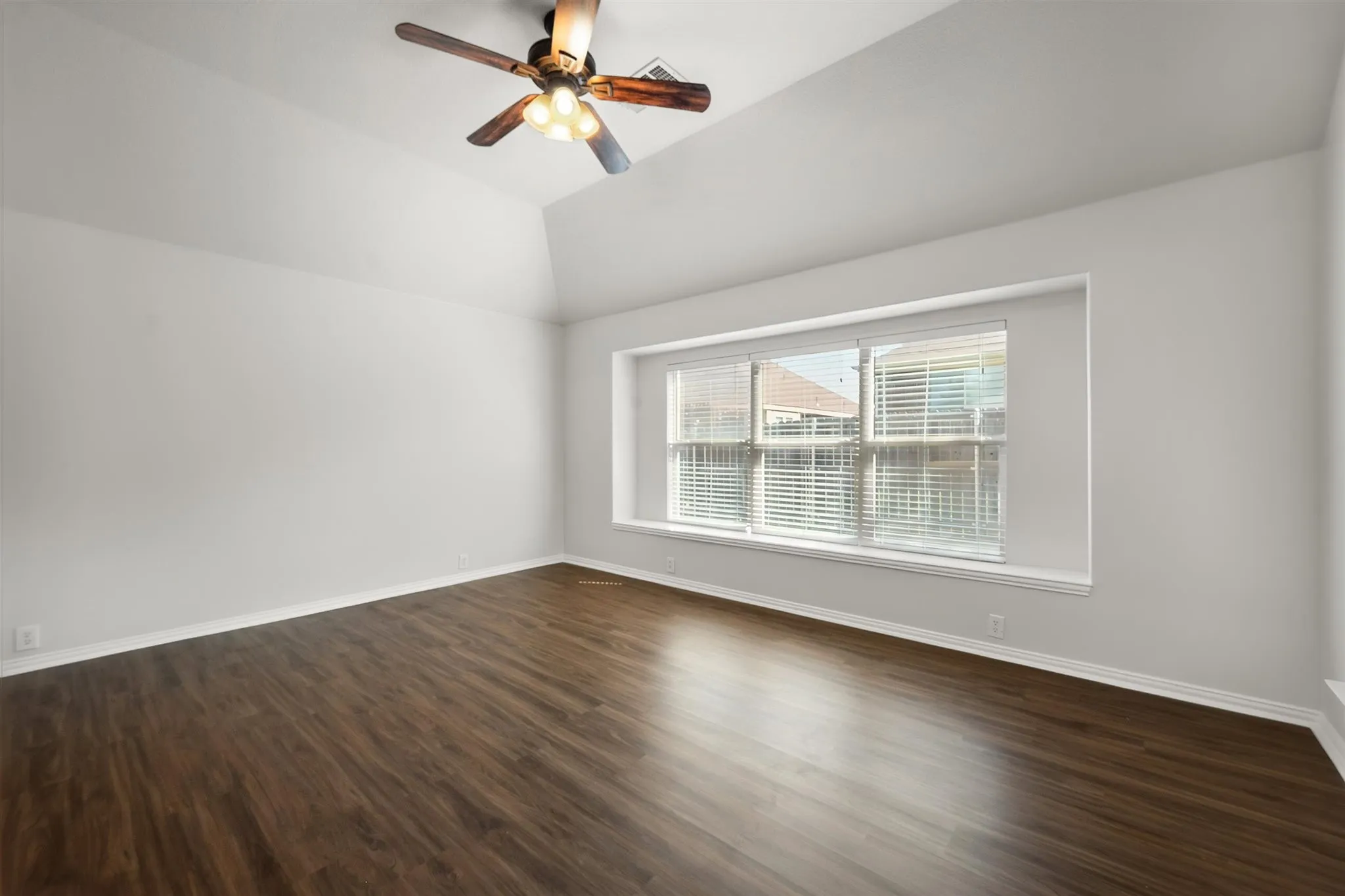 Single Family Residence For Sale in Johnson County , 1313 Concho Trail, Mansfield, Texas 76063, 4 Bedroom, 2 Bathroom, 2 Garage spaces, 1,856 Sqft, built in 2009, mls#21355851, Real Estate Agent in Mansfield, Homes For Sale in Johnson county, Homes For Sale in Mansfield, Realtor in Mansfield Texas, Real Estate Brokerage Independent Realty Texas, Luminita Cordes Realtor
