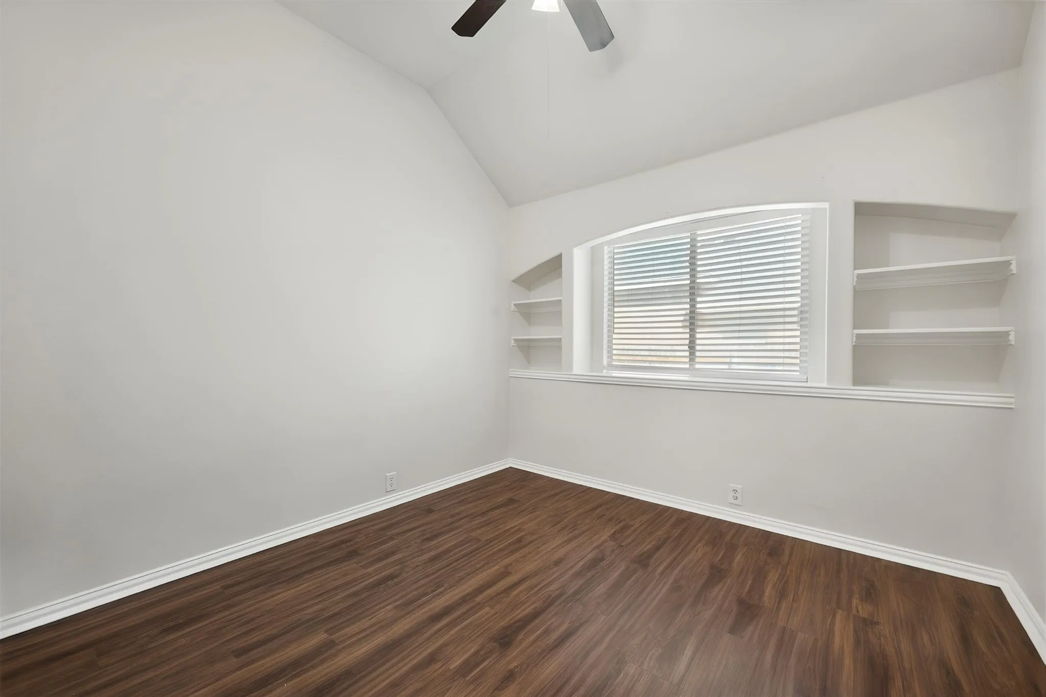 Single Family Residence For Sale in Johnson County , 1313 Concho Trail, Mansfield, Texas 76063, 4 Bedroom, 2 Bathroom, 2 Garage spaces, 1,856 Sqft, built in 2009, mls#21355851, Real Estate Agent in Mansfield, Homes For Sale in Johnson county, Homes For Sale in Mansfield, Realtor in Mansfield Texas, Real Estate Brokerage Independent Realty Texas, Luminita Cordes Realtor