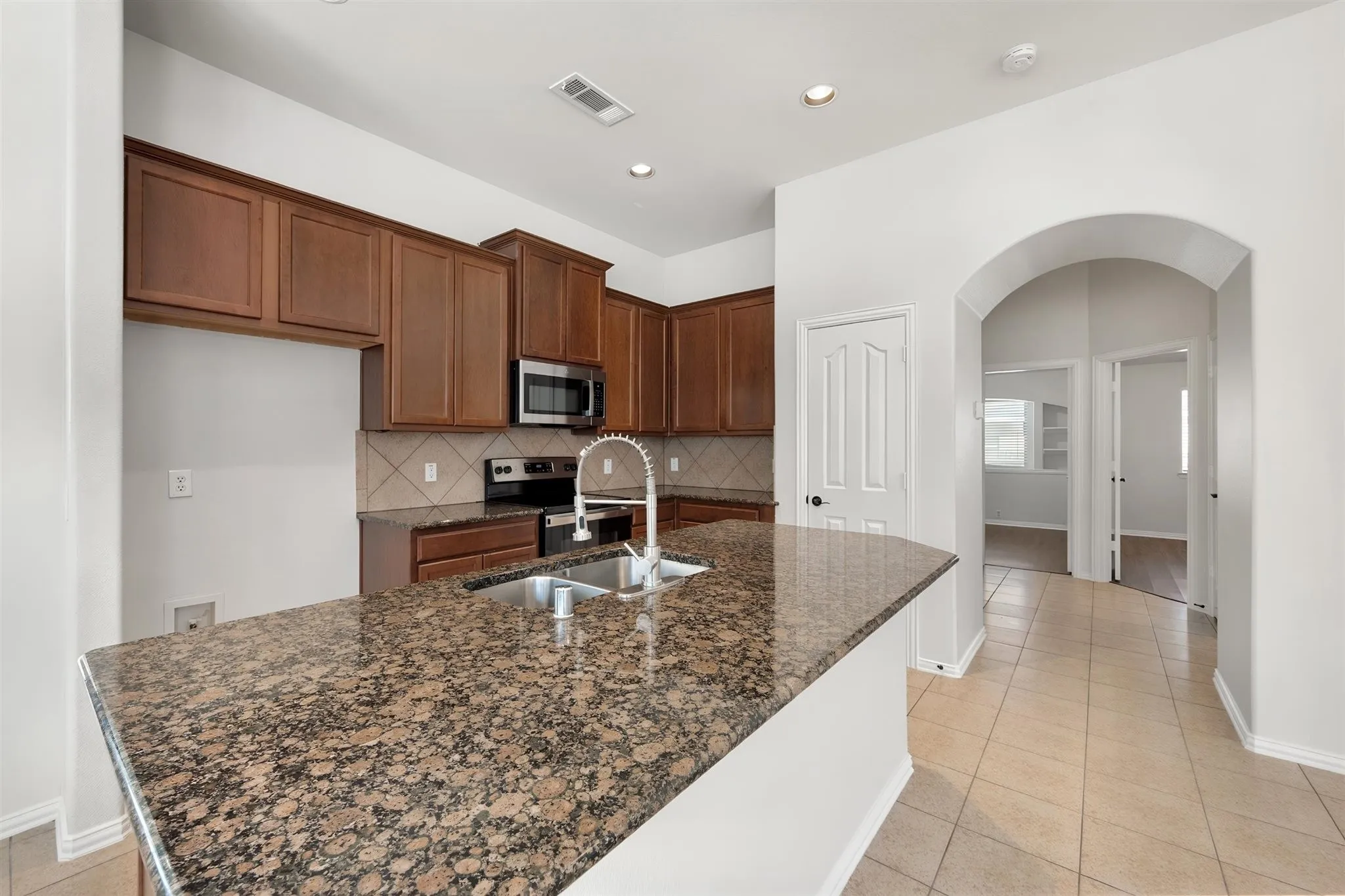 Single Family Residence For Sale in Johnson County , 1313 Concho Trail, Mansfield, Texas 76063, 4 Bedroom, 2 Bathroom, 2 Garage spaces, 1,856 Sqft, built in 2009, mls#21355851, Real Estate Agent in Mansfield, Homes For Sale in Johnson county, Homes For Sale in Mansfield, Realtor in Mansfield Texas, Real Estate Brokerage Independent Realty Texas, Luminita Cordes Realtor