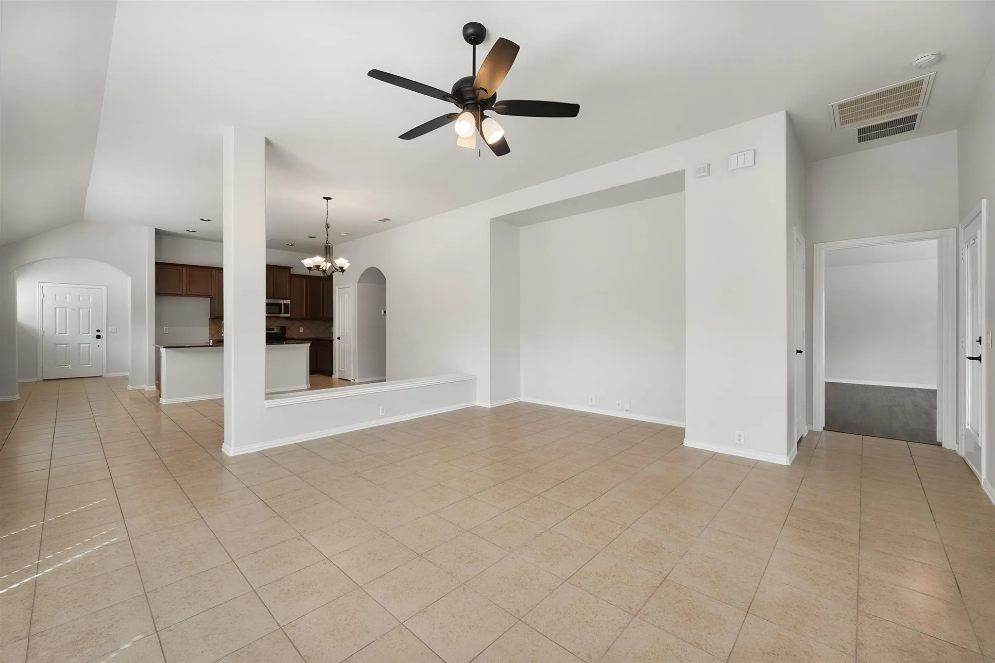 Single Family Residence For Sale in Johnson County , 1313 Concho Trail, Mansfield, Texas 76063, 4 Bedroom, 2 Bathroom, 2 Garage spaces, 1,856 Sqft, built in 2009, mls#21355851, Real Estate Agent in Mansfield, Homes For Sale in Johnson county, Homes For Sale in Mansfield, Realtor in Mansfield Texas, Real Estate Brokerage Independent Realty Texas, Luminita Cordes Realtor