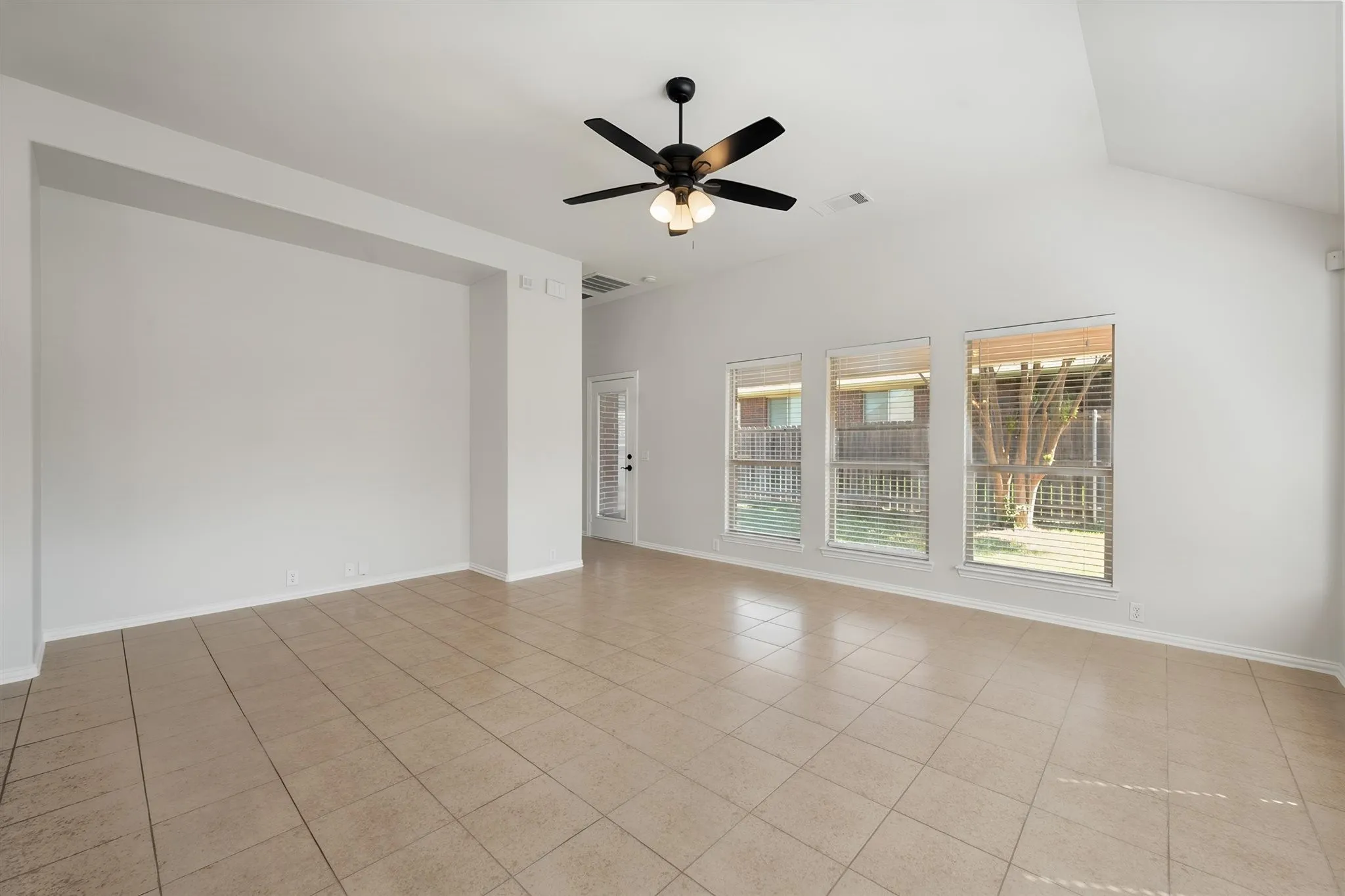 Single Family Residence For Sale in Johnson County , 1313 Concho Trail, Mansfield, Texas 76063, 4 Bedroom, 2 Bathroom, 2 Garage spaces, 1,856 Sqft, built in 2009, mls#21355851, Real Estate Agent in Mansfield, Homes For Sale in Johnson county, Homes For Sale in Mansfield, Realtor in Mansfield Texas, Real Estate Brokerage Independent Realty Texas, Luminita Cordes Realtor