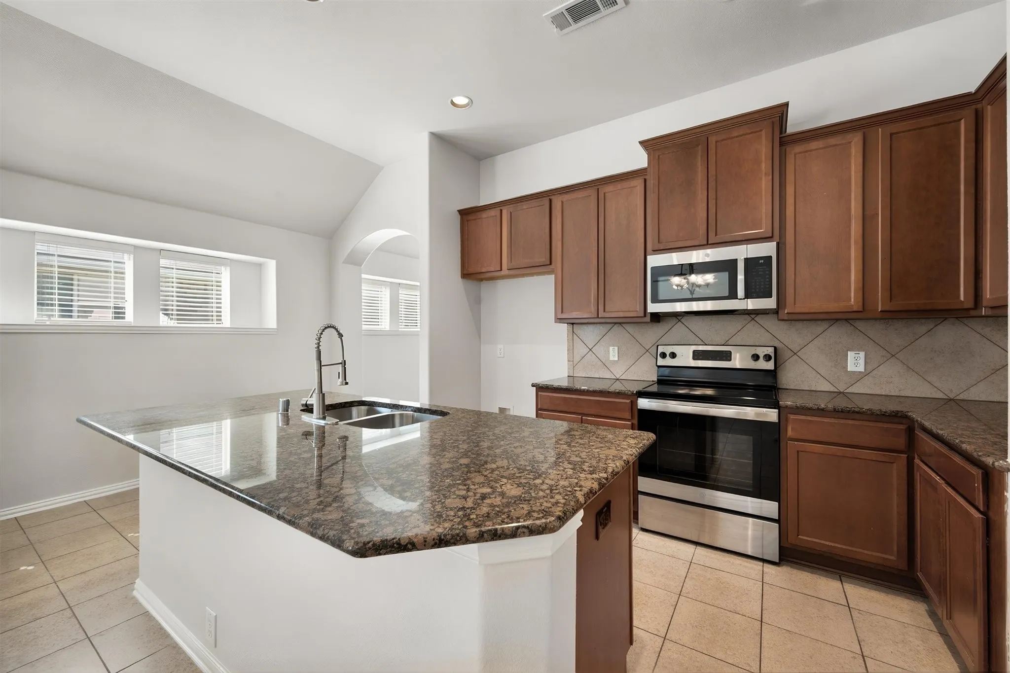 Single Family Residence For Sale in Johnson County , 1313 Concho Trail, Mansfield, Texas 76063, 4 Bedroom, 2 Bathroom, 2 Garage spaces, 1,856 Sqft, built in 2009, mls#21355851, Real Estate Agent in Mansfield, Homes For Sale in Johnson county, Homes For Sale in Mansfield, Realtor in Mansfield Texas, Real Estate Brokerage Independent Realty Texas, Luminita Cordes Realtor