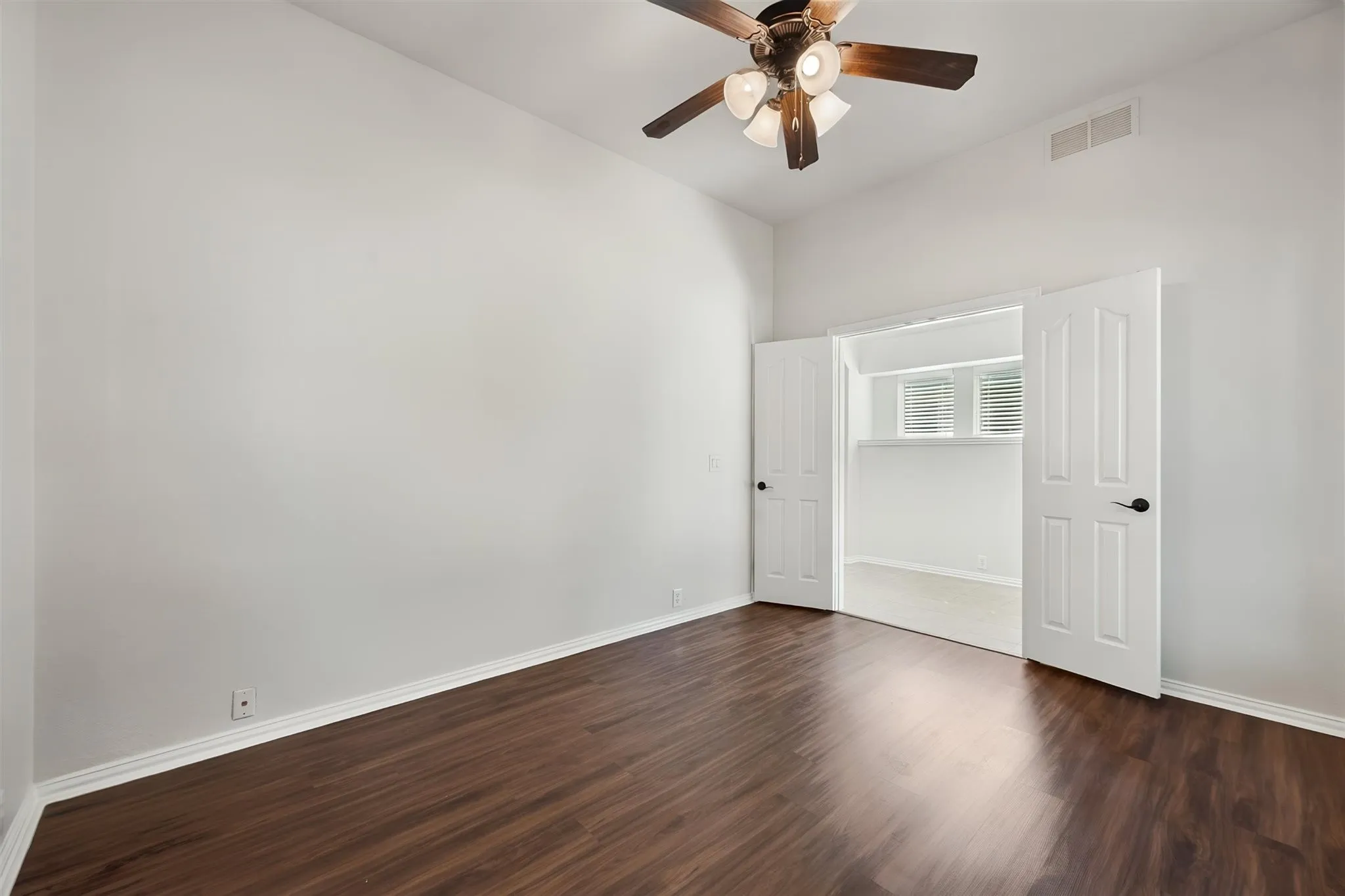 Single Family Residence For Sale in Johnson County , 1313 Concho Trail, Mansfield, Texas 76063, 4 Bedroom, 2 Bathroom, 2 Garage spaces, 1,856 Sqft, built in 2009, mls#21355851, Real Estate Agent in Mansfield, Homes For Sale in Johnson county, Homes For Sale in Mansfield, Realtor in Mansfield Texas, Real Estate Brokerage Independent Realty Texas, Luminita Cordes Realtor