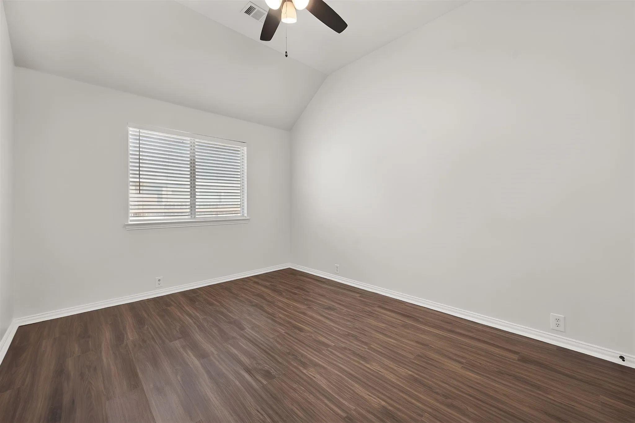 Single Family Residence For Sale in Johnson County , 1313 Concho Trail, Mansfield, Texas 76063, 4 Bedroom, 2 Bathroom, 2 Garage spaces, 1,856 Sqft, built in 2009, mls#21355851, Real Estate Agent in Mansfield, Homes For Sale in Johnson county, Homes For Sale in Mansfield, Realtor in Mansfield Texas, Real Estate Brokerage Independent Realty Texas, Luminita Cordes Realtor