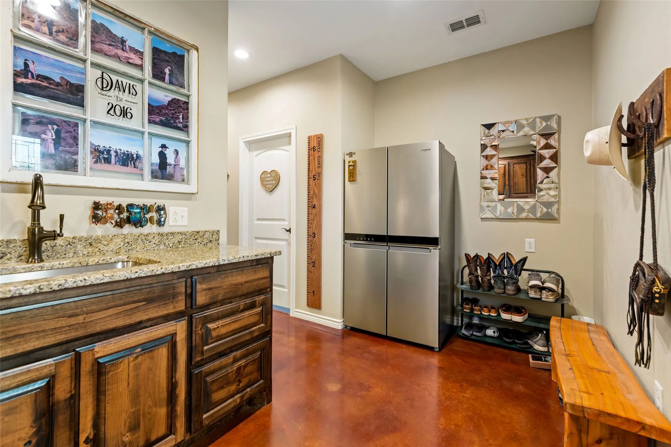Single Family Residence For Sale in Erath County , 2910 County Road 386, Stephenville, Texas 76401, 3 Bedroom, 3 Bathroom, Garage spaces, 1,870 Sqft, built in 2020, mls#21374828, Real Estate Agent in Stephenville, Homes For Sale in Erath county, Homes For Sale in Stephenville, Realtor in Stephenville Texas, Real Estate Brokerage Independent Realty Texas, Luminita Cordes Realtor