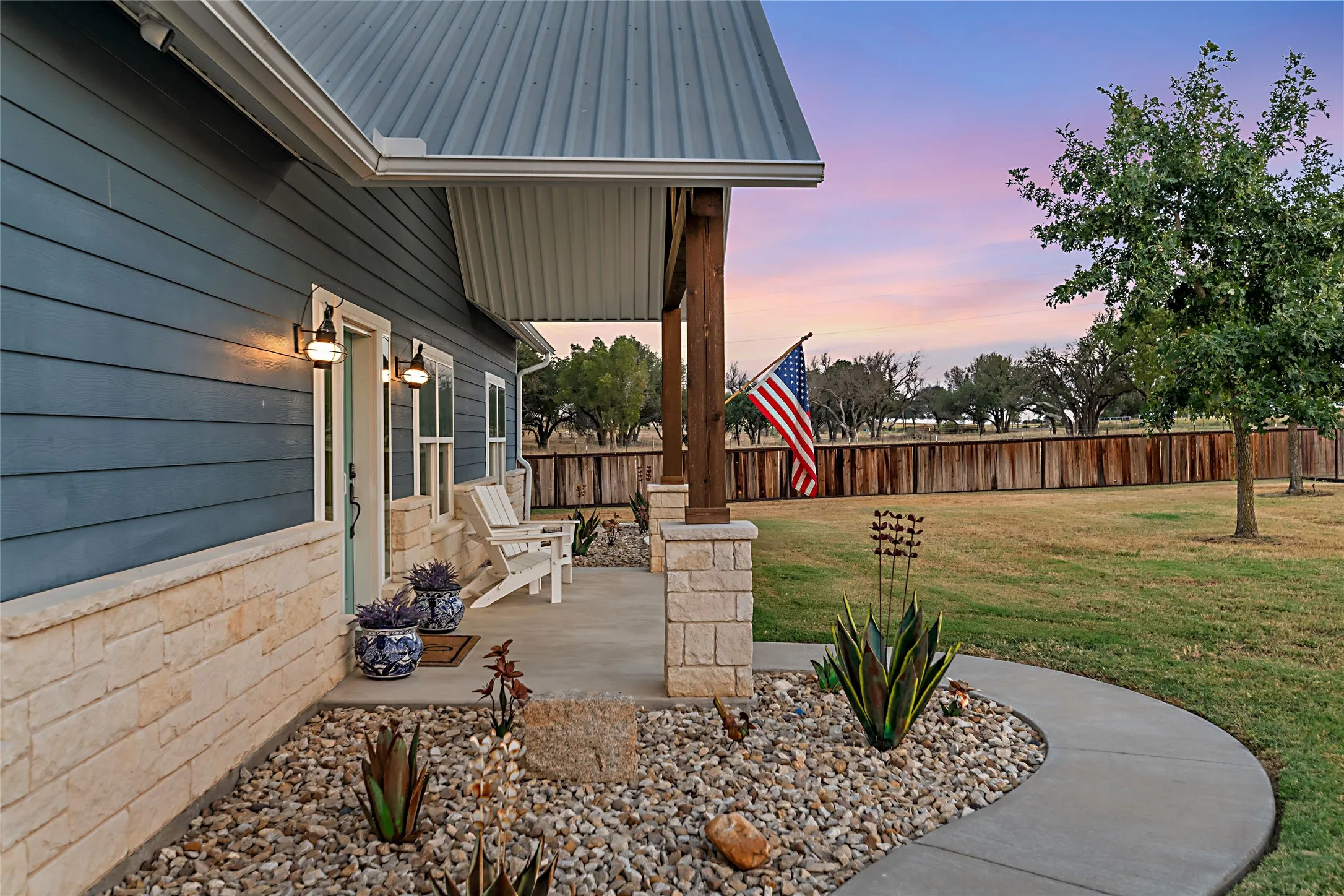 Single Family Residence For Sale in Erath County , 2910 County Road 386, Stephenville, Texas 76401, 3 Bedroom, 3 Bathroom, Garage spaces, 1,870 Sqft, built in 2020, mls#21374828, Real Estate Agent in Stephenville, Homes For Sale in Erath county, Homes For Sale in Stephenville, Realtor in Stephenville Texas, Real Estate Brokerage Independent Realty Texas, Luminita Cordes Realtor