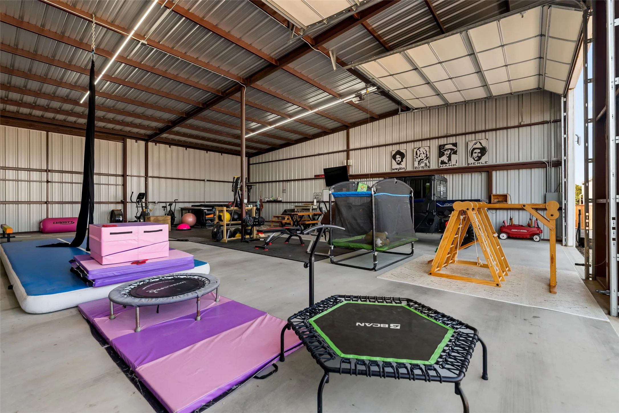 Single Family Residence For Sale in Erath County , 2910 County Road 386, Stephenville, Texas 76401, 3 Bedroom, 3 Bathroom, Garage spaces, 1,870 Sqft, built in 2020, mls#21374828, Real Estate Agent in Stephenville, Homes For Sale in Erath county, Homes For Sale in Stephenville, Realtor in Stephenville Texas, Real Estate Brokerage Independent Realty Texas, Luminita Cordes Realtor