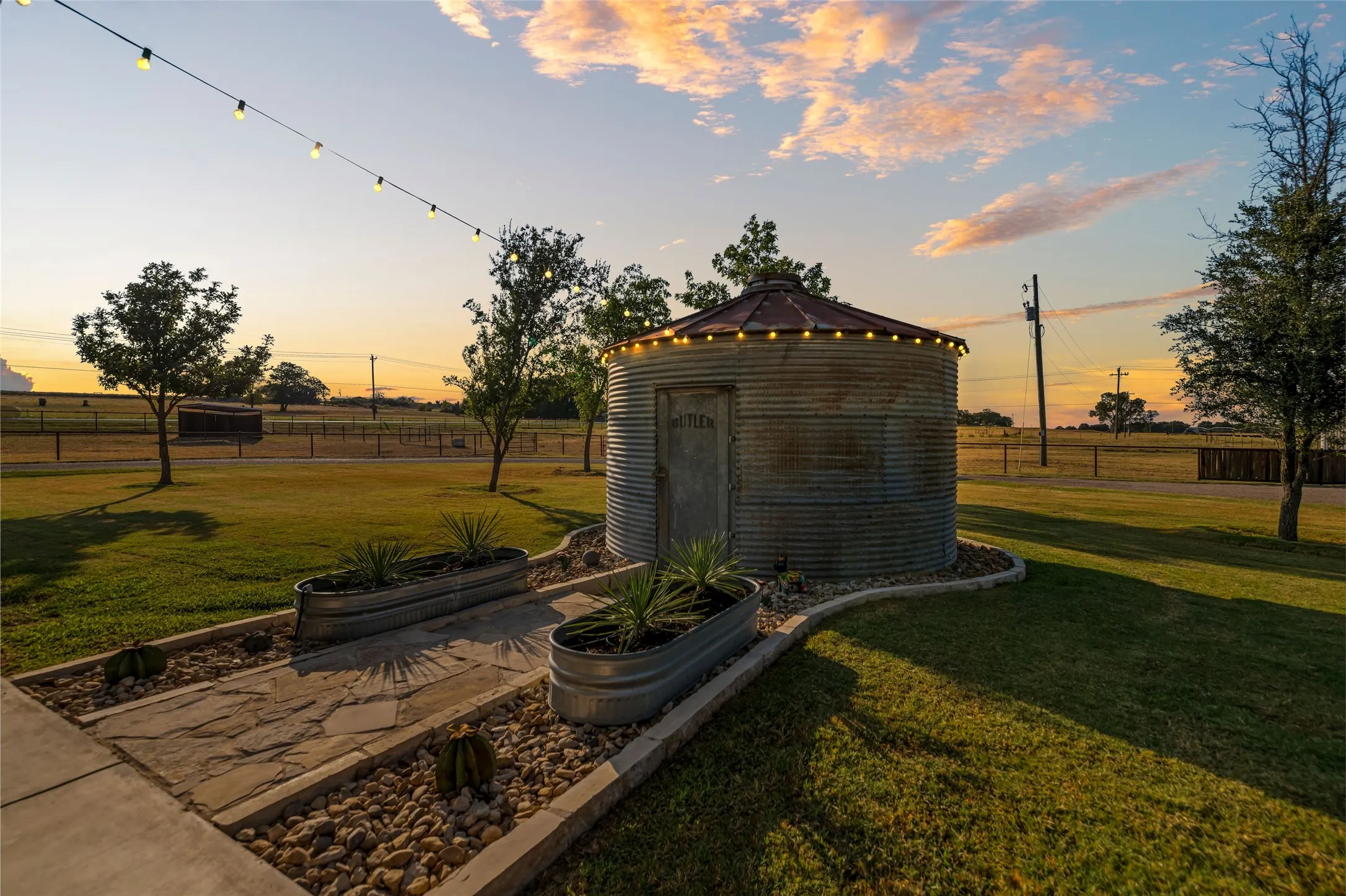 Single Family Residence For Sale in Erath County , 2910 County Road 386, Stephenville, Texas 76401, 3 Bedroom, 3 Bathroom, Garage spaces, 1,870 Sqft, built in 2020, mls#21374828, Real Estate Agent in Stephenville, Homes For Sale in Erath county, Homes For Sale in Stephenville, Realtor in Stephenville Texas, Real Estate Brokerage Independent Realty Texas, Luminita Cordes Realtor