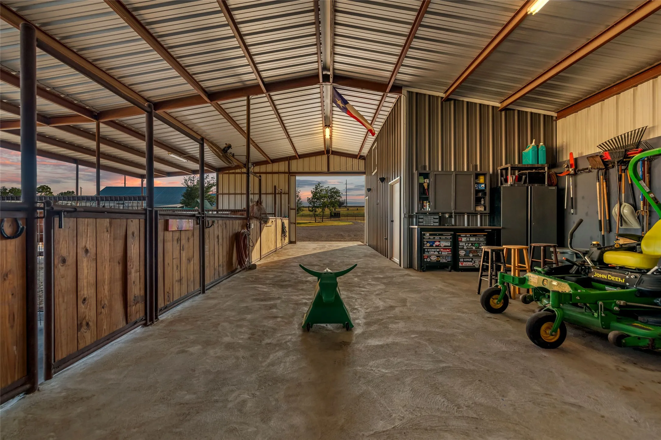 Single Family Residence For Sale in Erath County , 2910 County Road 386, Stephenville, Texas 76401, 3 Bedroom, 3 Bathroom, Garage spaces, 1,870 Sqft, built in 2020, mls#21374828, Real Estate Agent in Stephenville, Homes For Sale in Erath county, Homes For Sale in Stephenville, Realtor in Stephenville Texas, Real Estate Brokerage Independent Realty Texas, Luminita Cordes Realtor