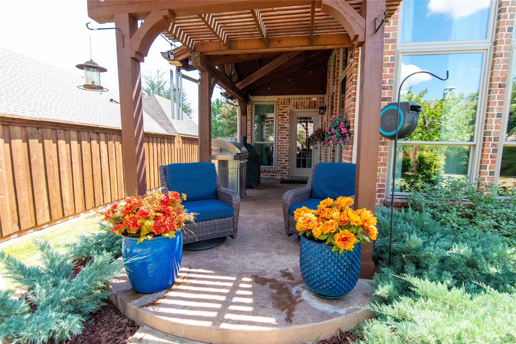 Extended side pergola
