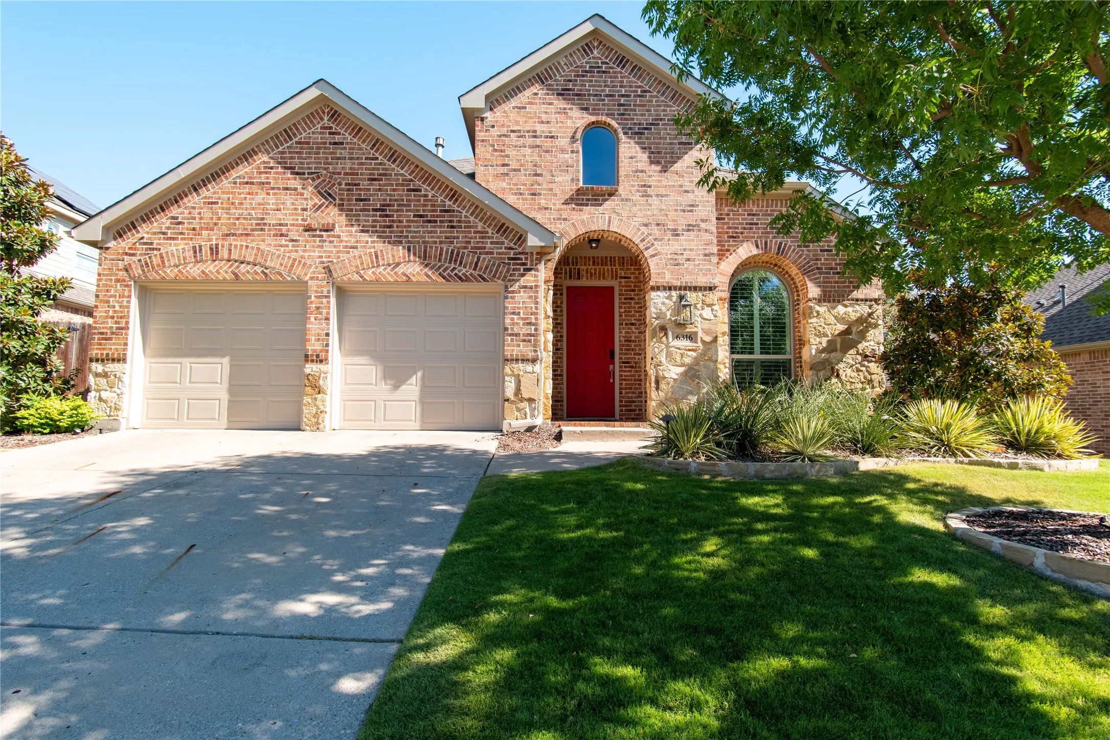 Single Family Residence For Sale in Collin County , 6316 Wind Song Drive, Mc Kinney, Texas 75071, 4 Bedroom, 3 Bathroom, 2 Garage spaces, 2,622 Sqft, built in 2006, mls#21377028, Real Estate Agent in Mc Kinney, Homes For Sale in Collin county, Homes For Sale in Mc Kinney, Realtor in Mc Kinney Texas, Real Estate Brokerage Independent Realty Texas, Luminita Cordes Realtor