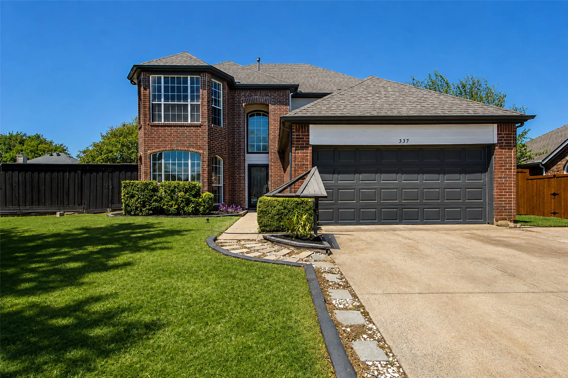 Single Family Residence For Sale in Denton County , 337 Bluewood Lane, Lake Dallas, Texas 75065, 5 Bedroom, 4 Bathroom, 2 Garage spaces, 2,599 Sqft, built in 1996, mls#21375450, Real Estate Agent in Lake Dallas, Homes For Sale in Denton county, Homes For Sale in Lake Dallas, Realtor in Lake Dallas Texas, Real Estate Brokerage Independent Realty Texas, Luminita Cordes Realtor
