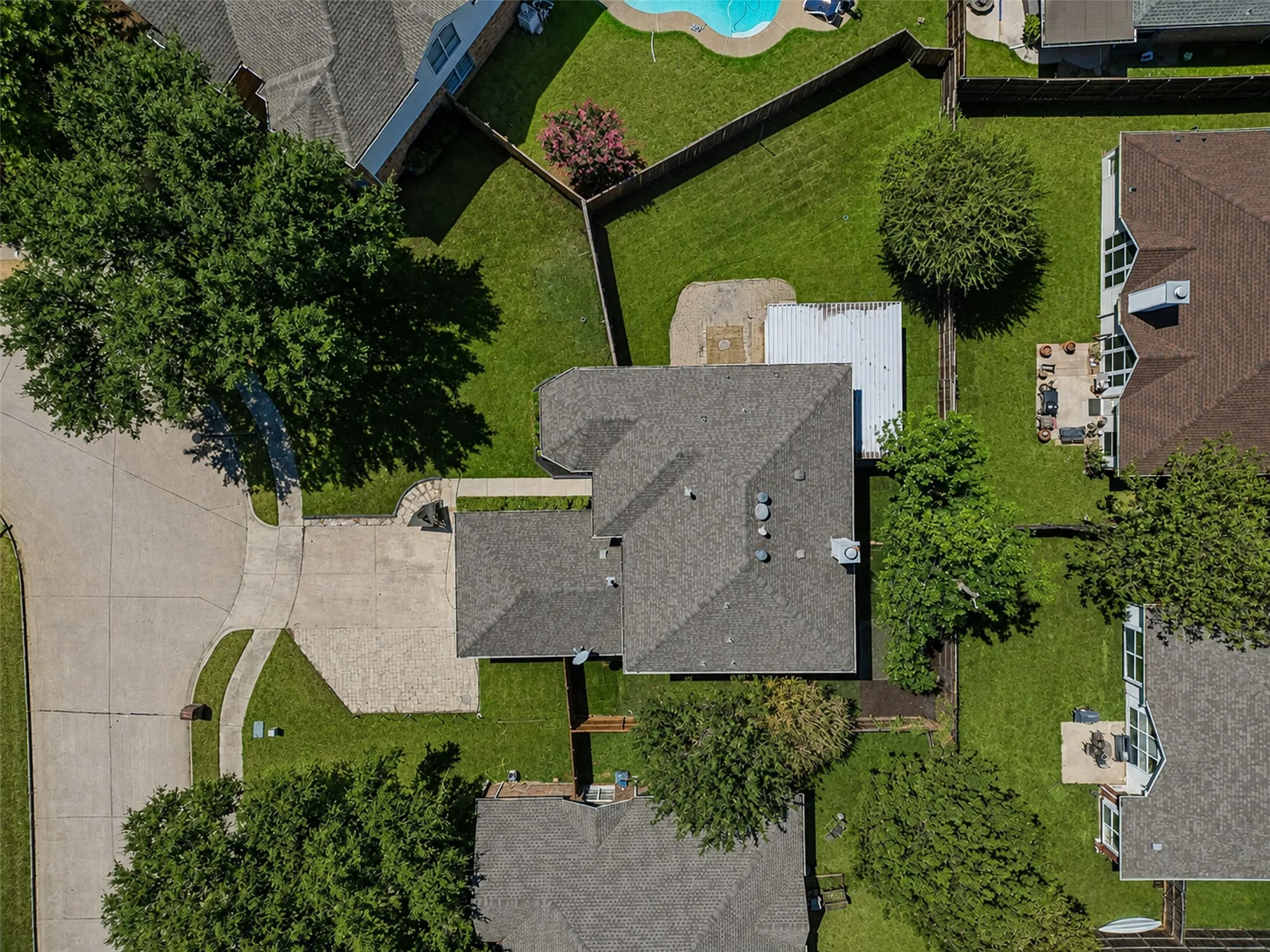 Single Family Residence For Sale in Denton County , 337 Bluewood Lane, Lake Dallas, Texas 75065, 5 Bedroom, 4 Bathroom, 2 Garage spaces, 2,599 Sqft, built in 1996, mls#21375450, Real Estate Agent in Lake Dallas, Homes For Sale in Denton county, Homes For Sale in Lake Dallas, Realtor in Lake Dallas Texas, Real Estate Brokerage Independent Realty Texas, Luminita Cordes Realtor