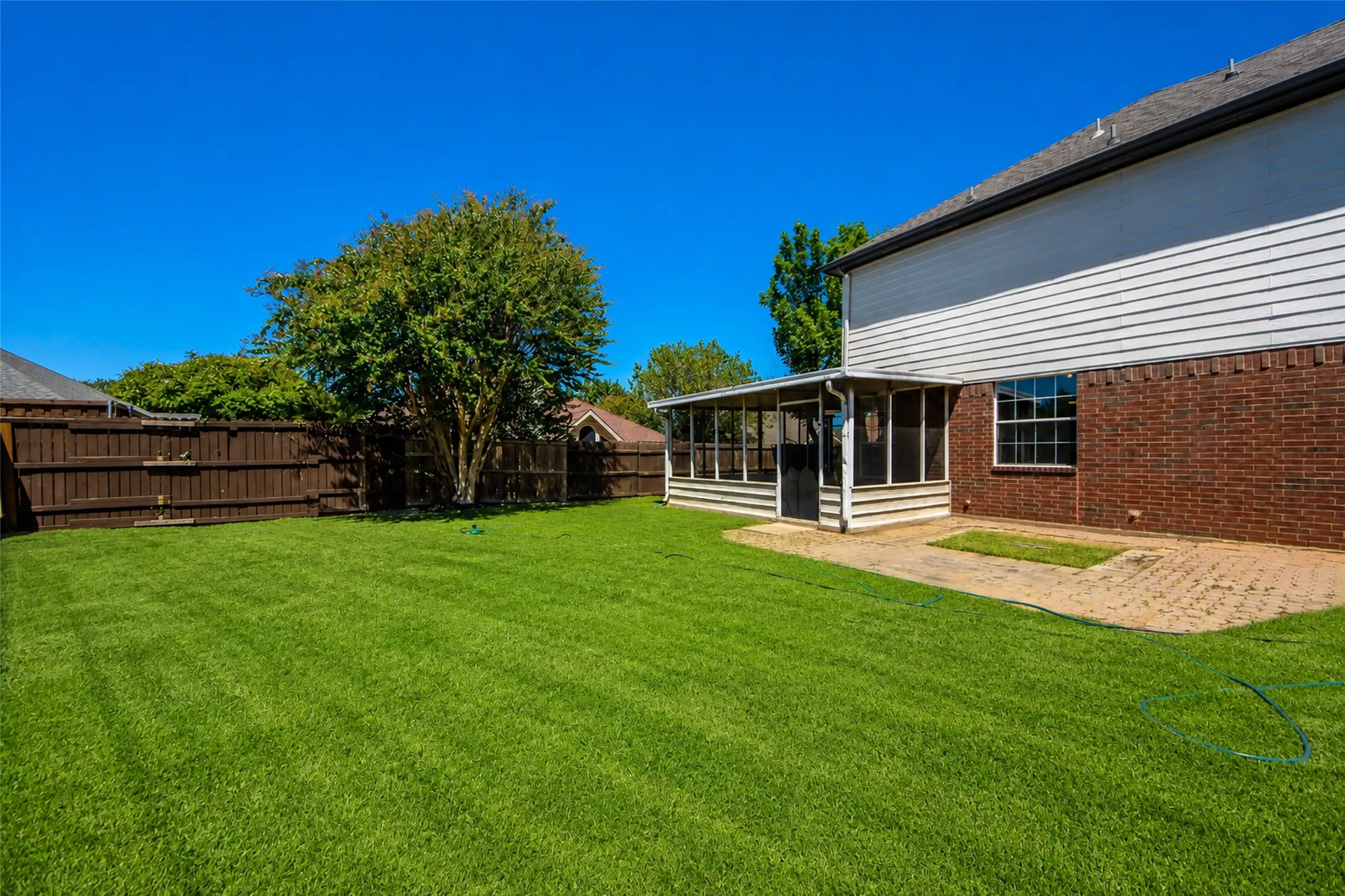 Single Family Residence For Sale in Denton County , 337 Bluewood Lane, Lake Dallas, Texas 75065, 5 Bedroom, 4 Bathroom, 2 Garage spaces, 2,599 Sqft, built in 1996, mls#21375450, Real Estate Agent in Lake Dallas, Homes For Sale in Denton county, Homes For Sale in Lake Dallas, Realtor in Lake Dallas Texas, Real Estate Brokerage Independent Realty Texas, Luminita Cordes Realtor
