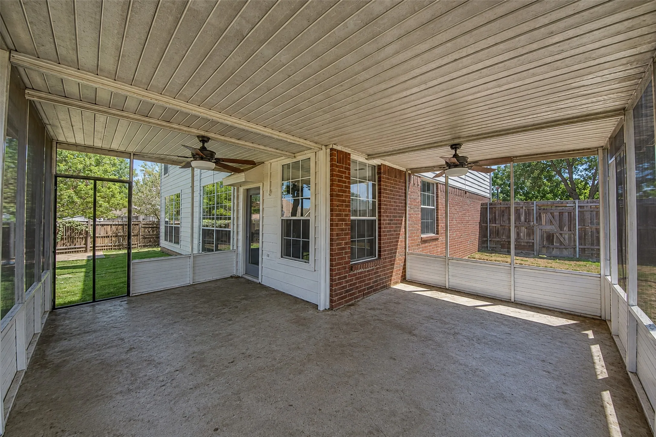 Single Family Residence For Sale in Denton County , 337 Bluewood Lane, Lake Dallas, Texas 75065, 5 Bedroom, 4 Bathroom, 2 Garage spaces, 2,599 Sqft, built in 1996, mls#21375450, Real Estate Agent in Lake Dallas, Homes For Sale in Denton county, Homes For Sale in Lake Dallas, Realtor in Lake Dallas Texas, Real Estate Brokerage Independent Realty Texas, Luminita Cordes Realtor