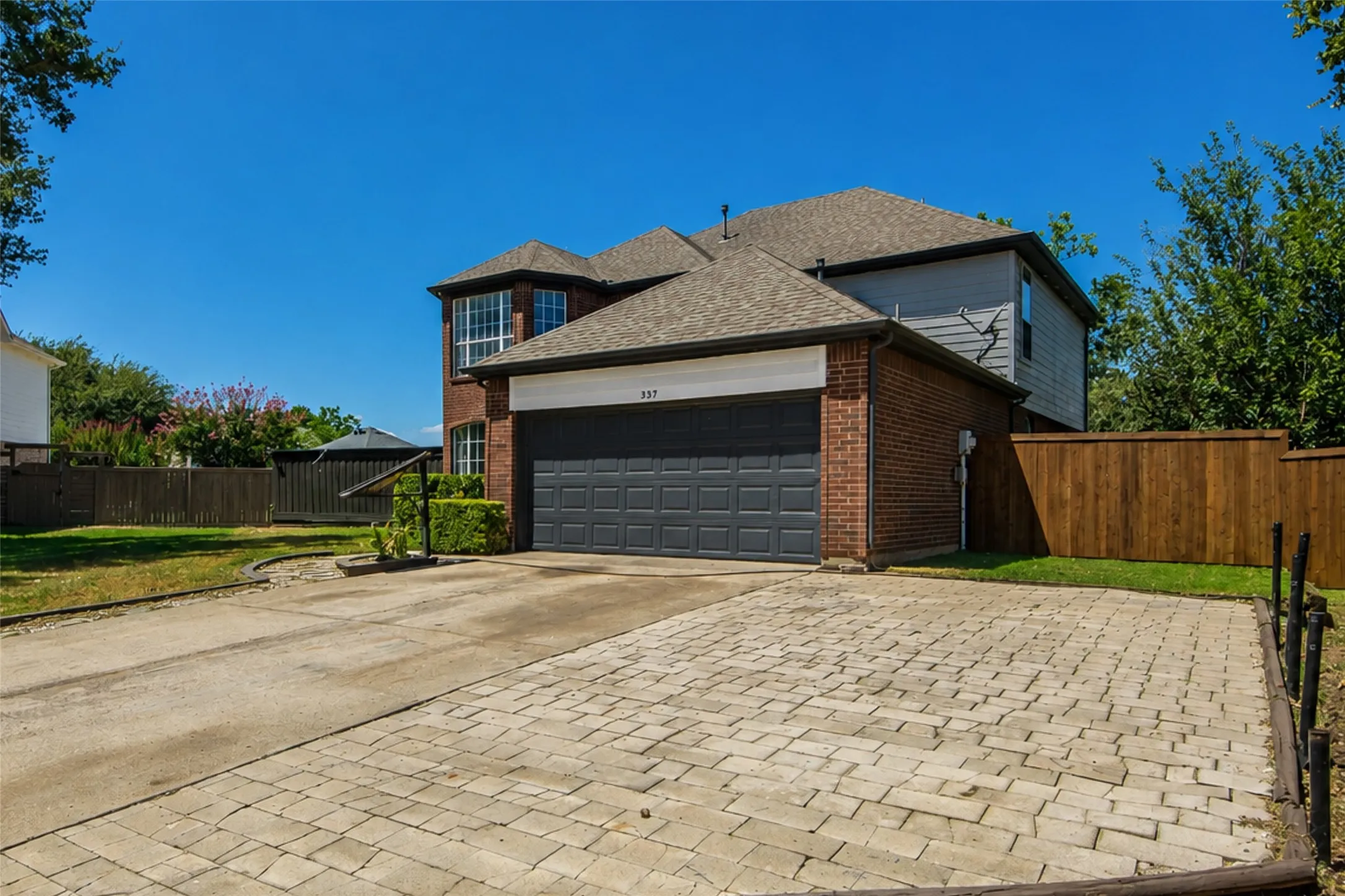 Single Family Residence For Sale in Denton County , 337 Bluewood Lane, Lake Dallas, Texas 75065, 5 Bedroom, 4 Bathroom, 2 Garage spaces, 2,599 Sqft, built in 1996, mls#21375450, Real Estate Agent in Lake Dallas, Homes For Sale in Denton county, Homes For Sale in Lake Dallas, Realtor in Lake Dallas Texas, Real Estate Brokerage Independent Realty Texas, Luminita Cordes Realtor