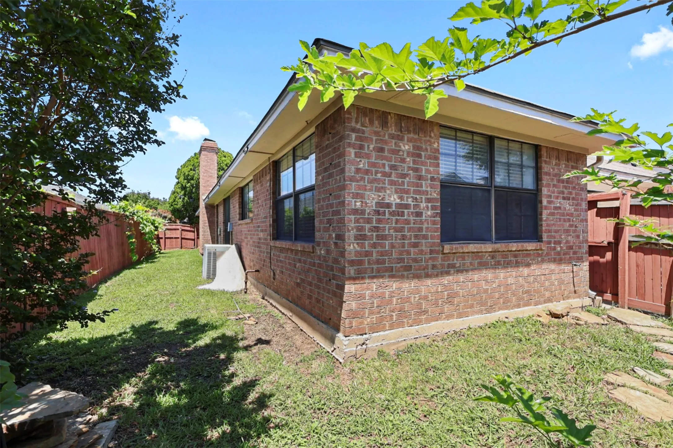 Single Family Residence For Rent in Dallas County , 3924 Morman Lane, Addison, Texas 75001, 3 Bedroom, 2 Bathroom, 2 Garage spaces, 1,809 Sqft, built in 1983, mls#21378579, Real Estate Agent in Addison, Homes For Rent in Dallas county, Homes For Rent in Addison, Realtor in Addison Texas, Real Estate Brokerage Independent Realty Texas, Luminita Cordes Realtor