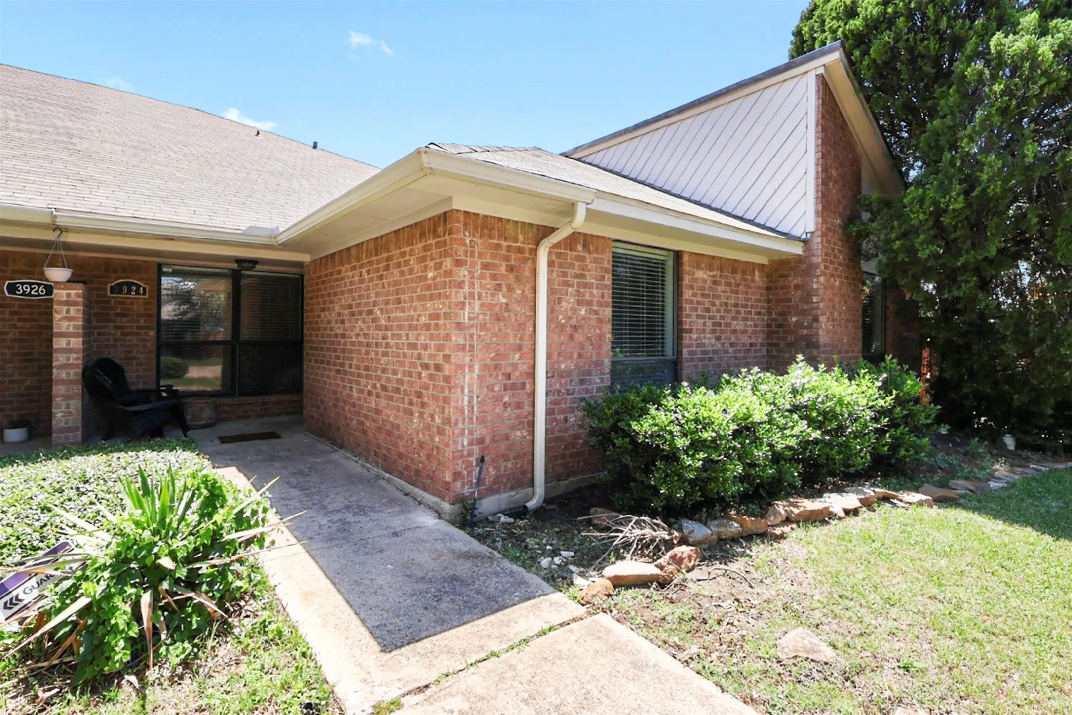 Single Family Residence For Rent in Dallas County , 3924 Morman Lane, Addison, Texas 75001, 3 Bedroom, 2 Bathroom, 2 Garage spaces, 1,809 Sqft, built in 1983, mls#21378579, Real Estate Agent in Addison, Homes For Rent in Dallas county, Homes For Rent in Addison, Realtor in Addison Texas, Real Estate Brokerage Independent Realty Texas, Luminita Cordes Realtor