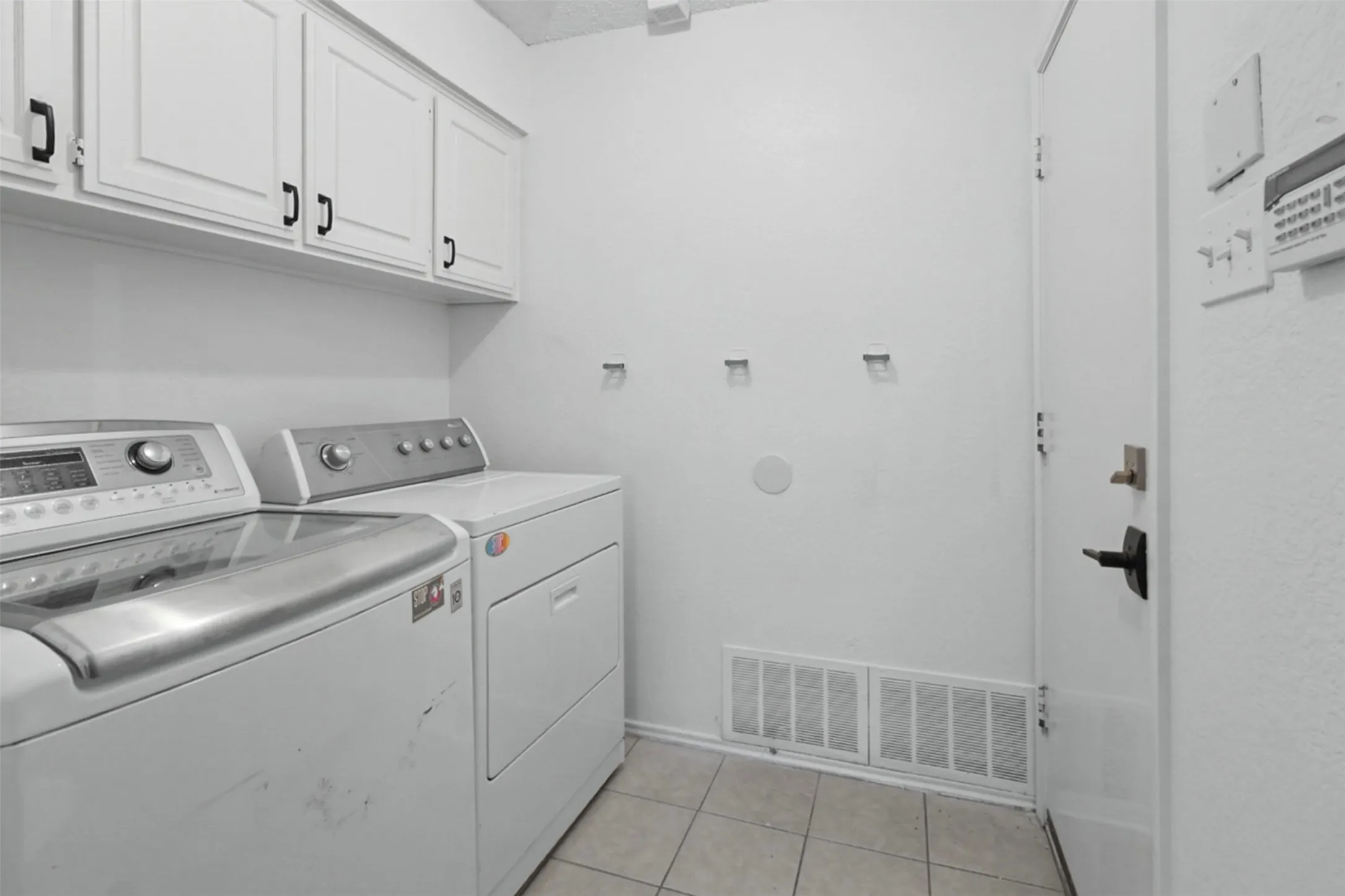 Single Family Residence For Rent in Dallas County , 3924 Morman Lane, Addison, Texas 75001, 3 Bedroom, 2 Bathroom, 2 Garage spaces, 1,809 Sqft, built in 1983, mls#21378579, Real Estate Agent in Addison, Homes For Rent in Dallas county, Homes For Rent in Addison, Realtor in Addison Texas, Real Estate Brokerage Independent Realty Texas, Luminita Cordes Realtor