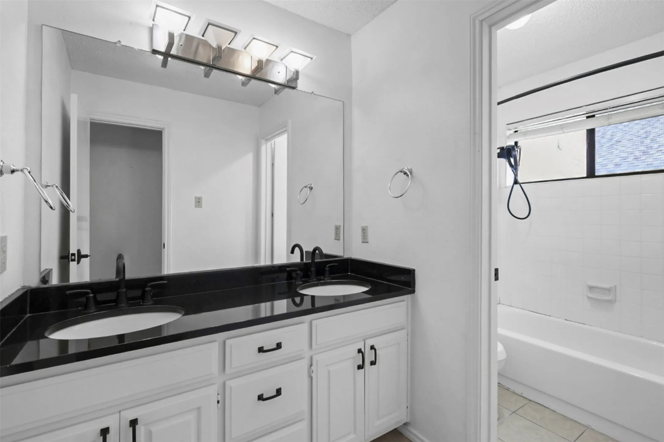 Single Family Residence For Rent in Dallas County , 3924 Morman Lane, Addison, Texas 75001, 3 Bedroom, 2 Bathroom, 2 Garage spaces, 1,809 Sqft, built in 1983, mls#21378579, Real Estate Agent in Addison, Homes For Rent in Dallas county, Homes For Rent in Addison, Realtor in Addison Texas, Real Estate Brokerage Independent Realty Texas, Luminita Cordes Realtor