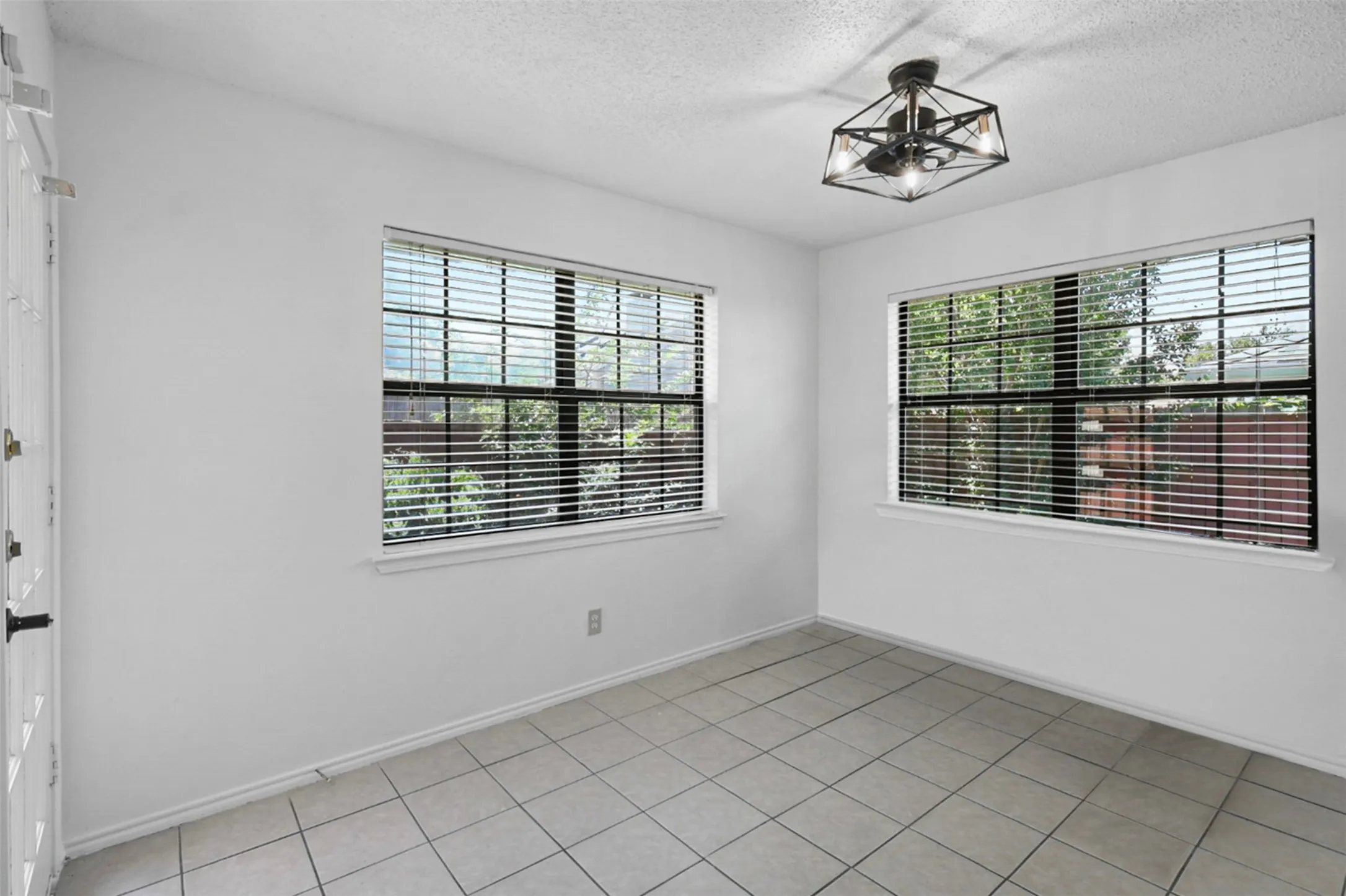 Single Family Residence For Rent in Dallas County , 3924 Morman Lane, Addison, Texas 75001, 3 Bedroom, 2 Bathroom, 2 Garage spaces, 1,809 Sqft, built in 1983, mls#21378579, Real Estate Agent in Addison, Homes For Rent in Dallas county, Homes For Rent in Addison, Realtor in Addison Texas, Real Estate Brokerage Independent Realty Texas, Luminita Cordes Realtor