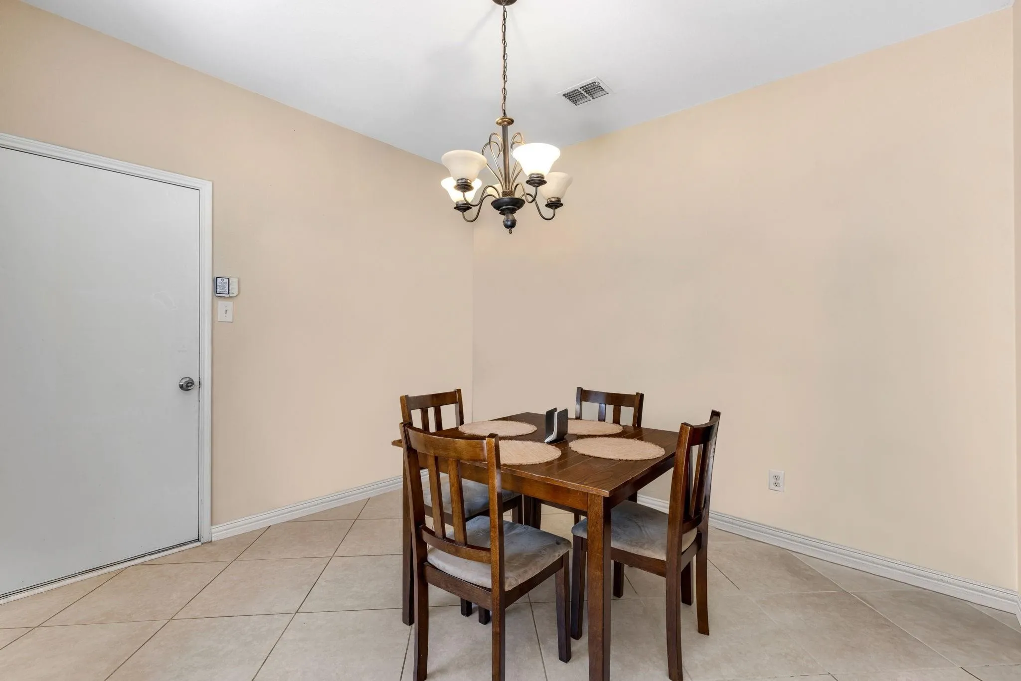 Single Family Residence For Rent in Collin County , 1526 Cliff Creek Drive, Allen, Texas 75002, 3 Bedroom, 2 Bathroom, 2 Garage spaces, 1,565 Sqft, built in 2003, mls#21378586, Real Estate Agent in Allen, Homes For Rent in Collin county, Homes For Rent in Allen, Realtor in Allen Texas, Real Estate Brokerage Independent Realty Texas, Luminita Cordes Realtor