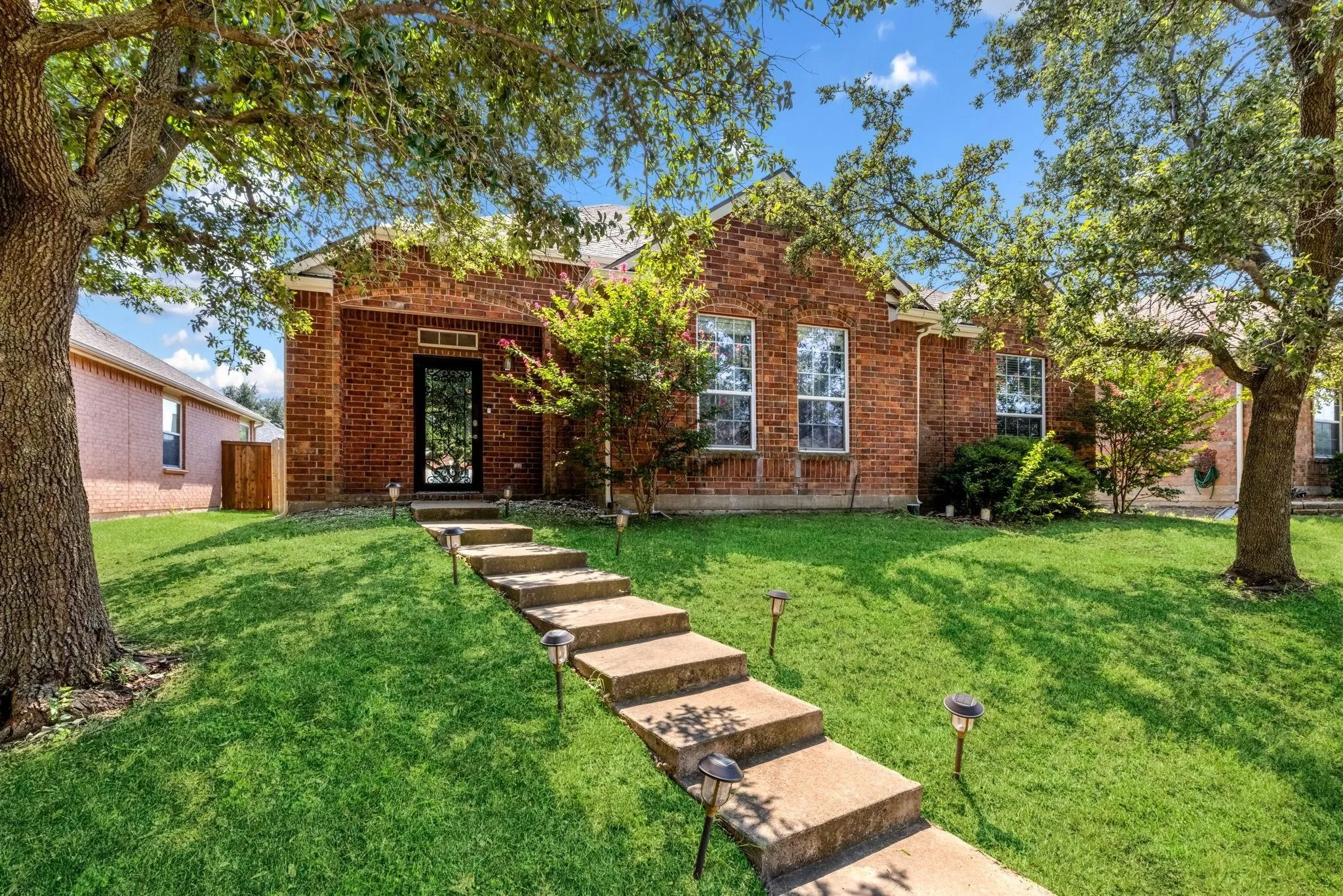 Single Family Residence For Rent in Collin County , 1526 Cliff Creek Drive, Allen, Texas 75002, 3 Bedroom, 2 Bathroom, 2 Garage spaces, 1,565 Sqft, built in 2003, mls#21378586, Real Estate Agent in Allen, Homes For Rent in Collin county, Homes For Rent in Allen, Realtor in Allen Texas, Real Estate Brokerage Independent Realty Texas, Luminita Cordes Realtor