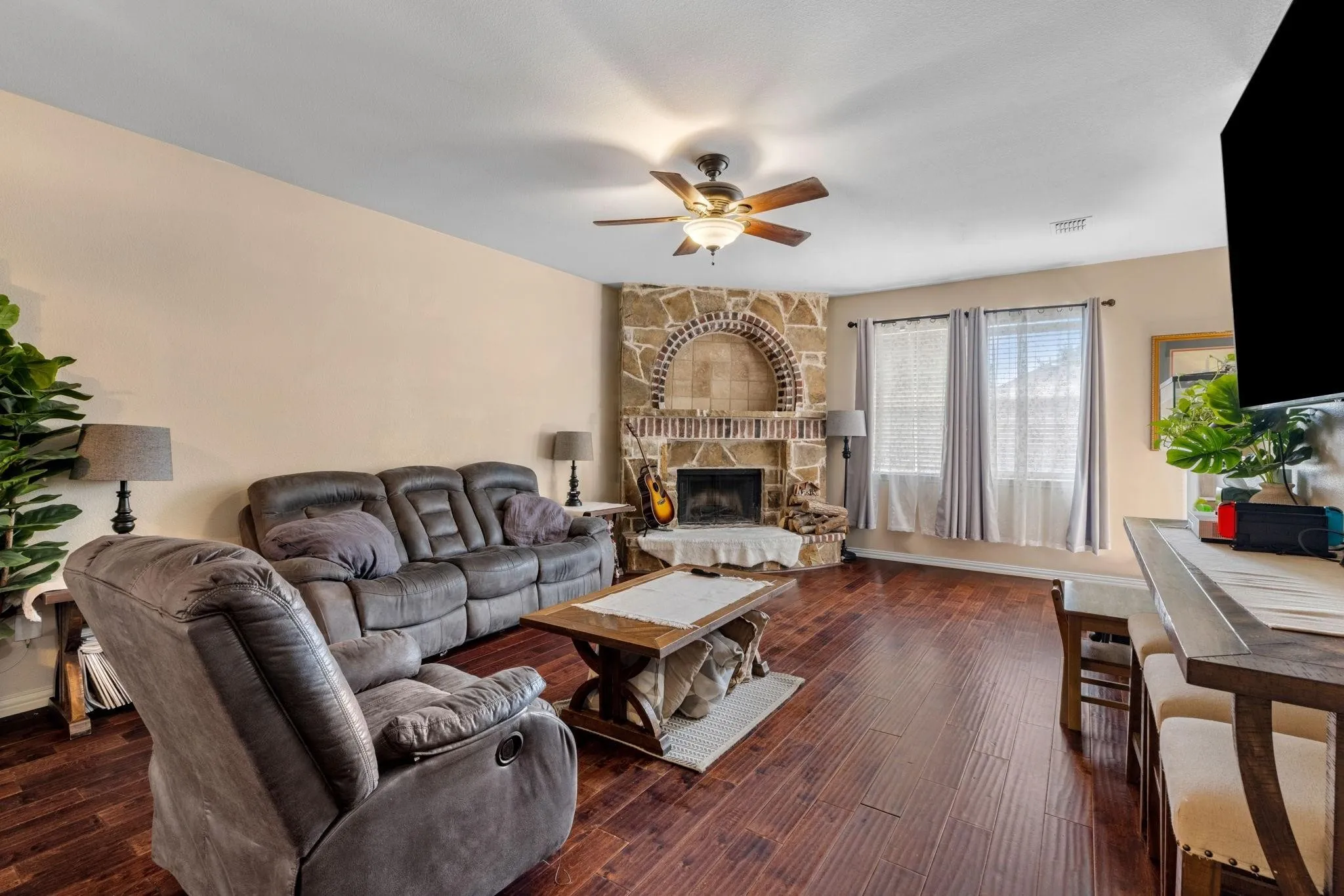 Single Family Residence For Rent in Collin County , 1526 Cliff Creek Drive, Allen, Texas 75002, 3 Bedroom, 2 Bathroom, 2 Garage spaces, 1,565 Sqft, built in 2003, mls#21378586, Real Estate Agent in Allen, Homes For Rent in Collin county, Homes For Rent in Allen, Realtor in Allen Texas, Real Estate Brokerage Independent Realty Texas, Luminita Cordes Realtor