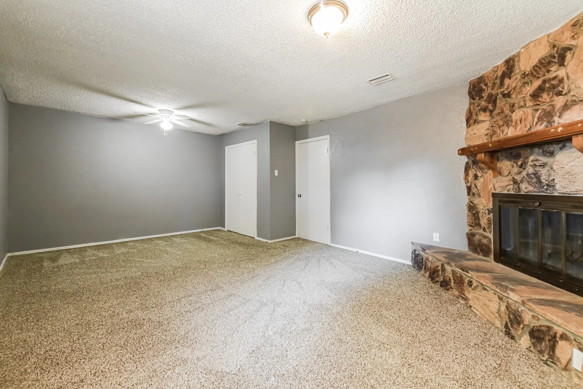 Single Family Residence For Rent in Dallas County , 2026 Aspen Lane, Garland, Texas 75044, 2 Bedroom, 2 Bathroom, 2 Garage spaces, 1,846 Sqft, built in 1972, mls#21378587, Real Estate Agent in Garland, Homes For Rent in Dallas county, Homes For Rent in Garland, Realtor in Garland Texas, Real Estate Brokerage Independent Realty Texas, Luminita Cordes Realtor