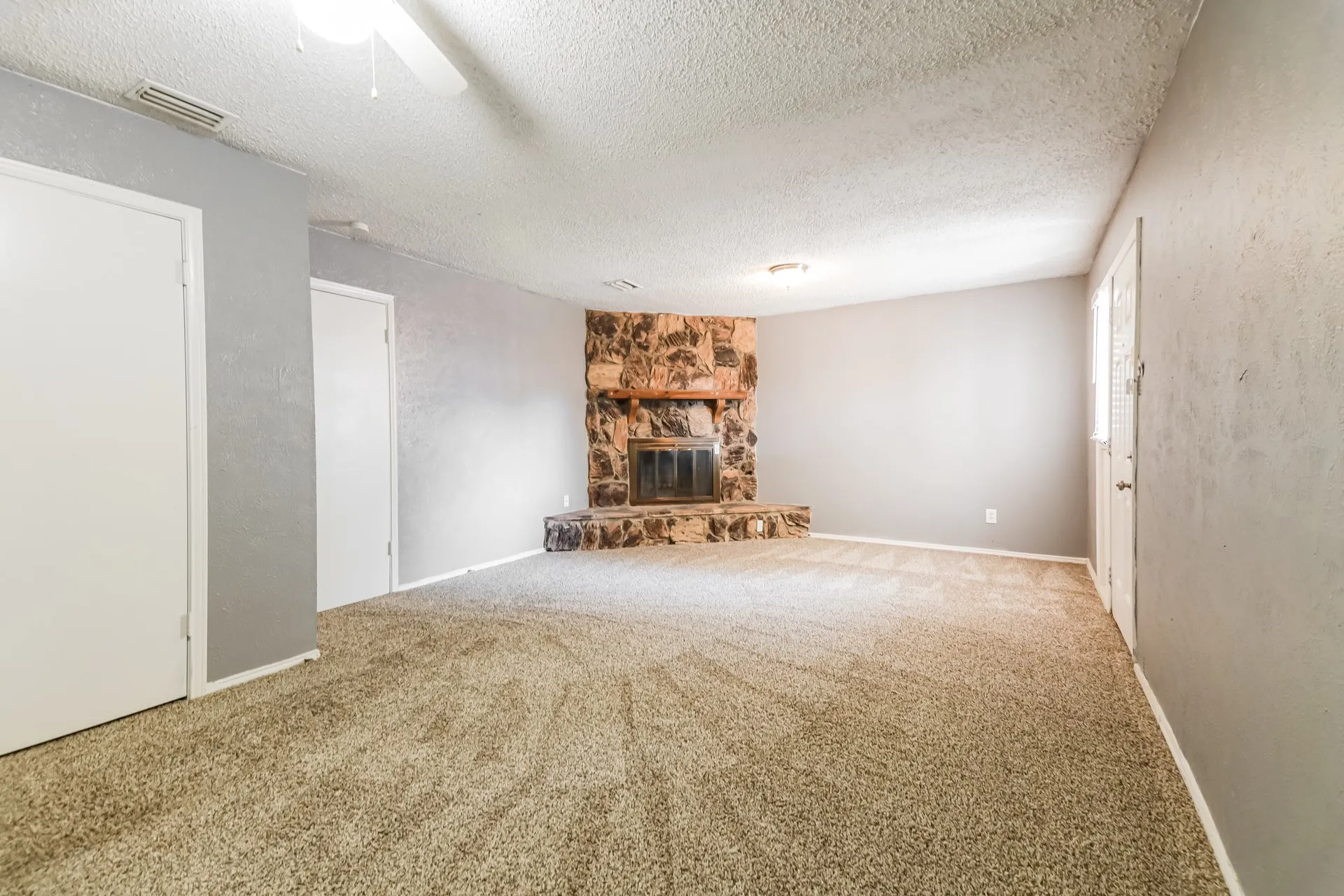 Single Family Residence For Rent in Dallas County , 2026 Aspen Lane, Garland, Texas 75044, 2 Bedroom, 2 Bathroom, 2 Garage spaces, 1,846 Sqft, built in 1972, mls#21378587, Real Estate Agent in Garland, Homes For Rent in Dallas county, Homes For Rent in Garland, Realtor in Garland Texas, Real Estate Brokerage Independent Realty Texas, Luminita Cordes Realtor