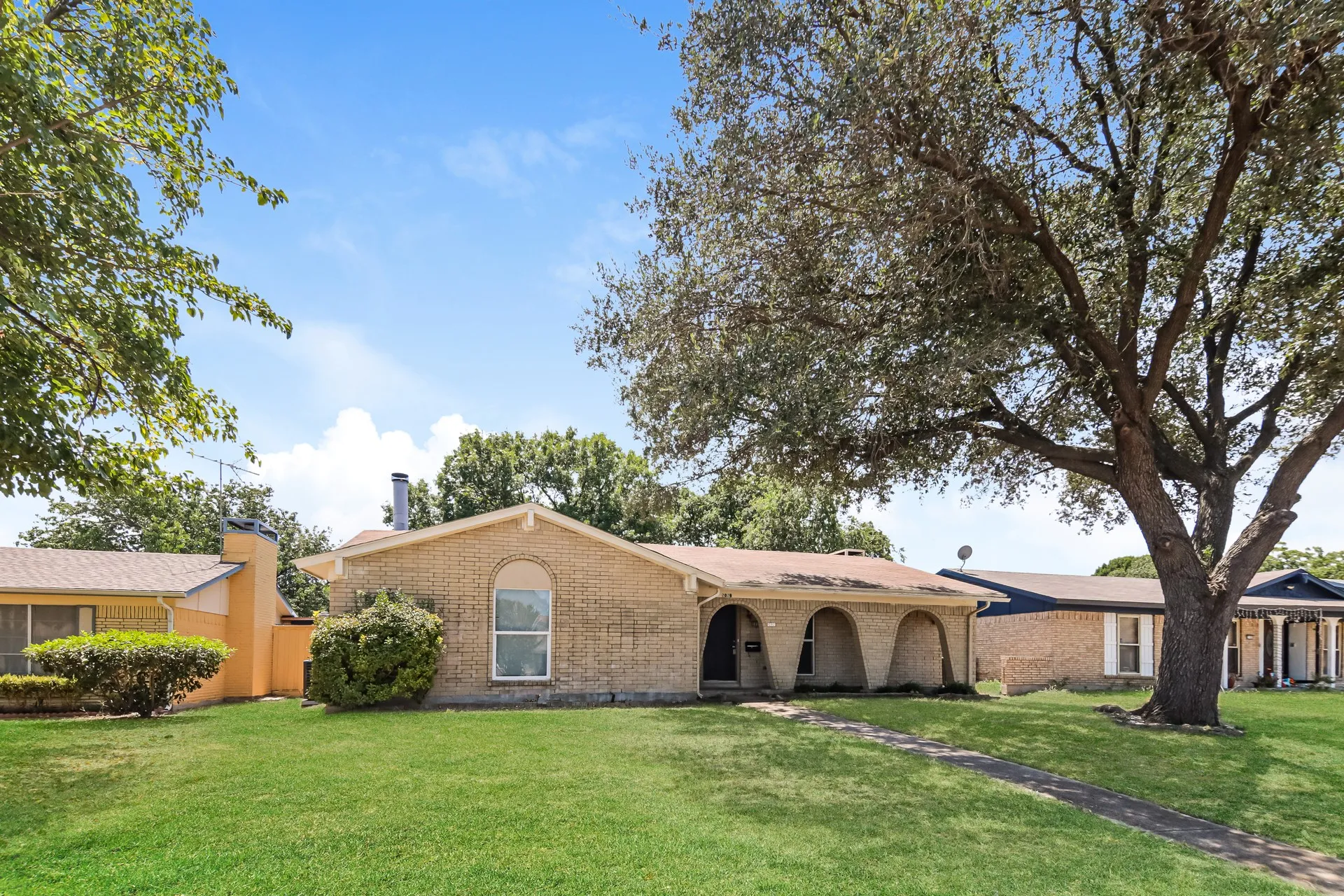 Single Family Residence For Rent in Dallas County , 2026 Aspen Lane, Garland, Texas 75044, 2 Bedroom, 2 Bathroom, 2 Garage spaces, 1,846 Sqft, built in 1972, mls#21378587, Real Estate Agent in Garland, Homes For Rent in Dallas county, Homes For Rent in Garland, Realtor in Garland Texas, Real Estate Brokerage Independent Realty Texas, Luminita Cordes Realtor