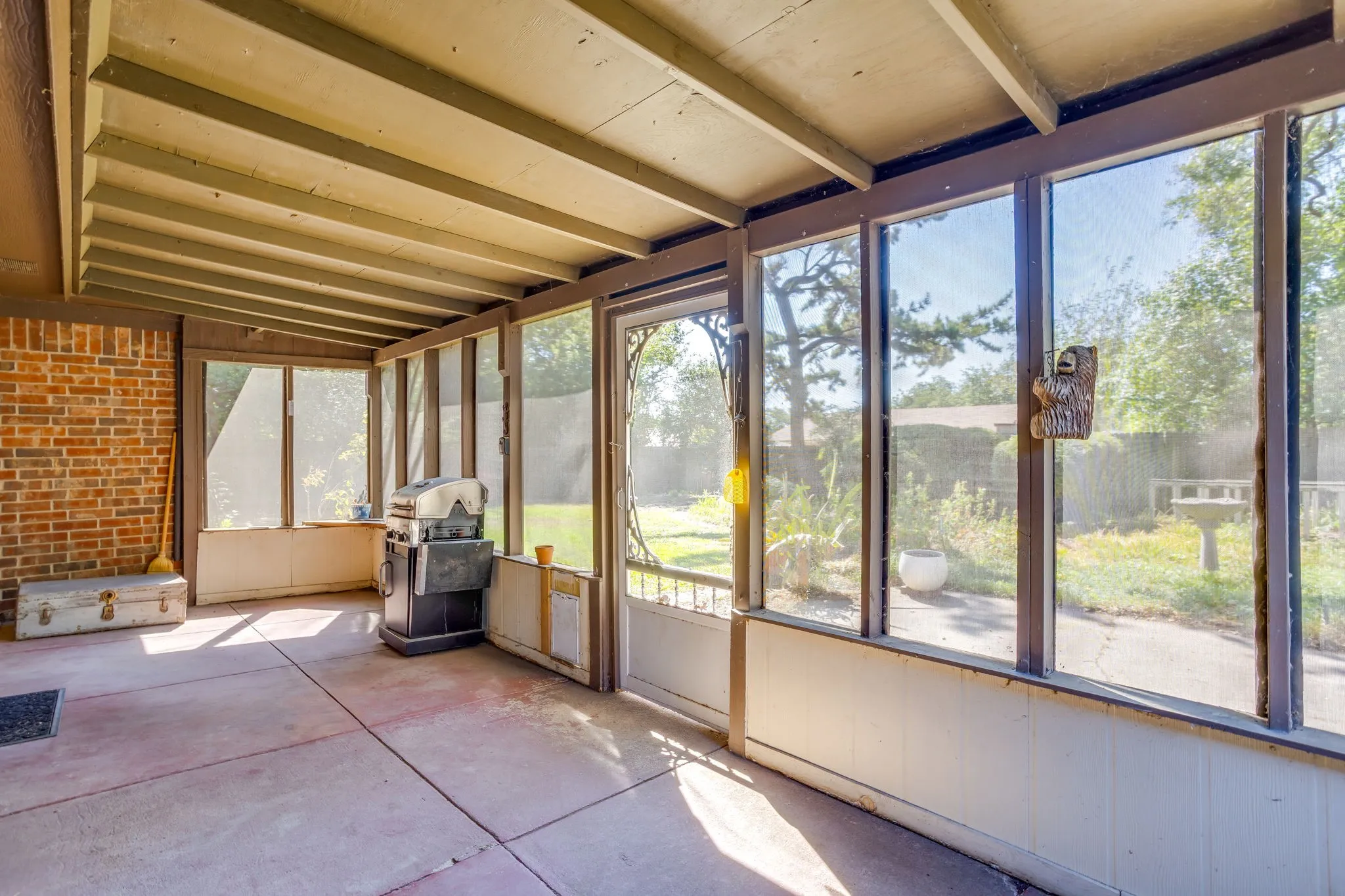 Single Family Residence For Sale in Tarrant County , 1405 Rockmoor Drive, Edgecliff Village, Texas 76134, 4 Bedroom, 3 Bathroom, 2 Garage spaces, 2,568 Sqft, built in 1974, mls#21342187, Real Estate Agent in Edgecliff Village, Homes For Sale in Tarrant county, Homes For Sale in Edgecliff Village, Realtor in Edgecliff Village Texas, Real Estate Brokerage Independent Realty Texas, Luminita Cordes Realtor