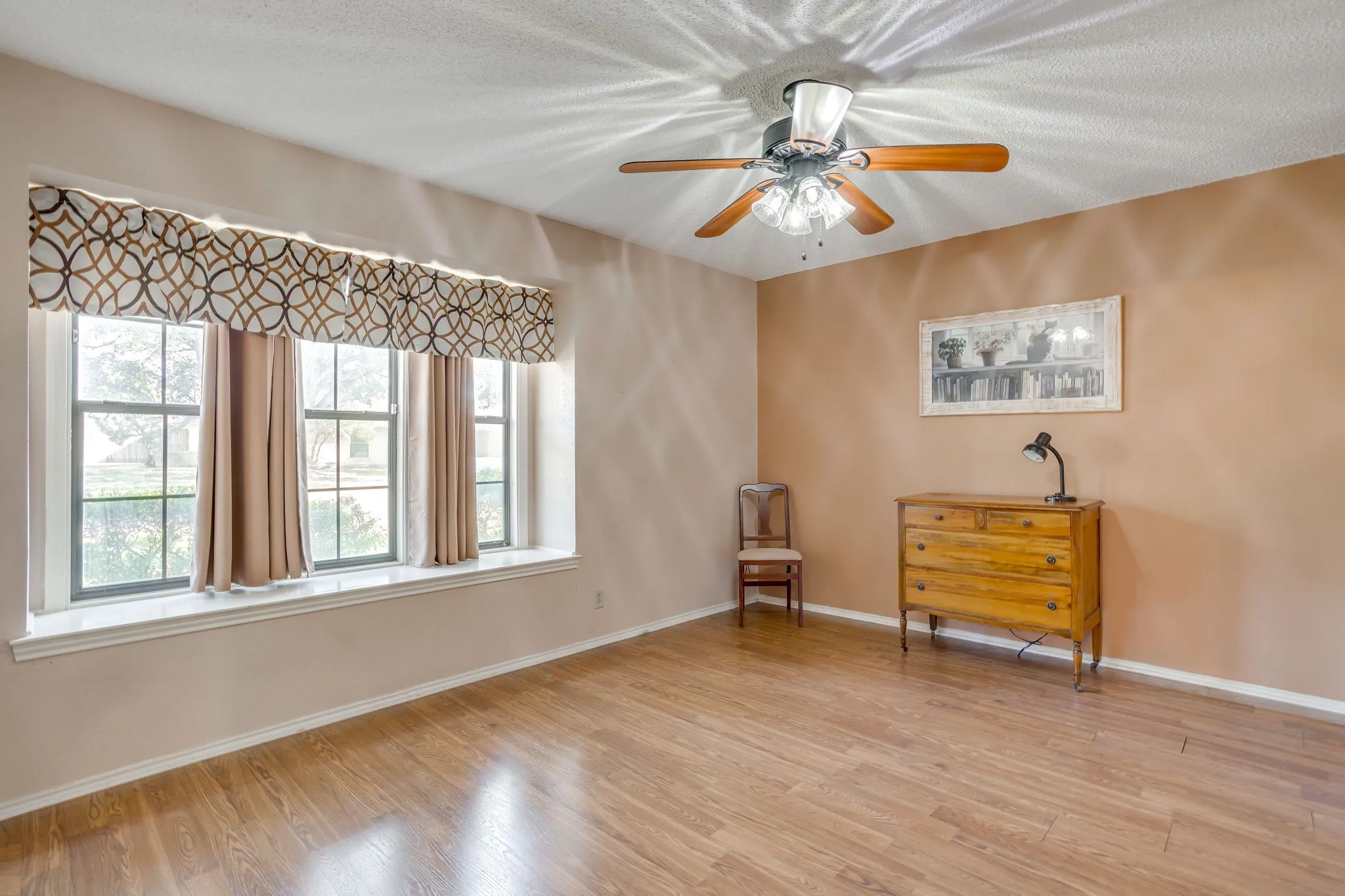 Single Family Residence For Sale in Tarrant County , 1405 Rockmoor Drive, Edgecliff Village, Texas 76134, 4 Bedroom, 3 Bathroom, 2 Garage spaces, 2,568 Sqft, built in 1974, mls#21342187, Real Estate Agent in Edgecliff Village, Homes For Sale in Tarrant county, Homes For Sale in Edgecliff Village, Realtor in Edgecliff Village Texas, Real Estate Brokerage Independent Realty Texas, Luminita Cordes Realtor
