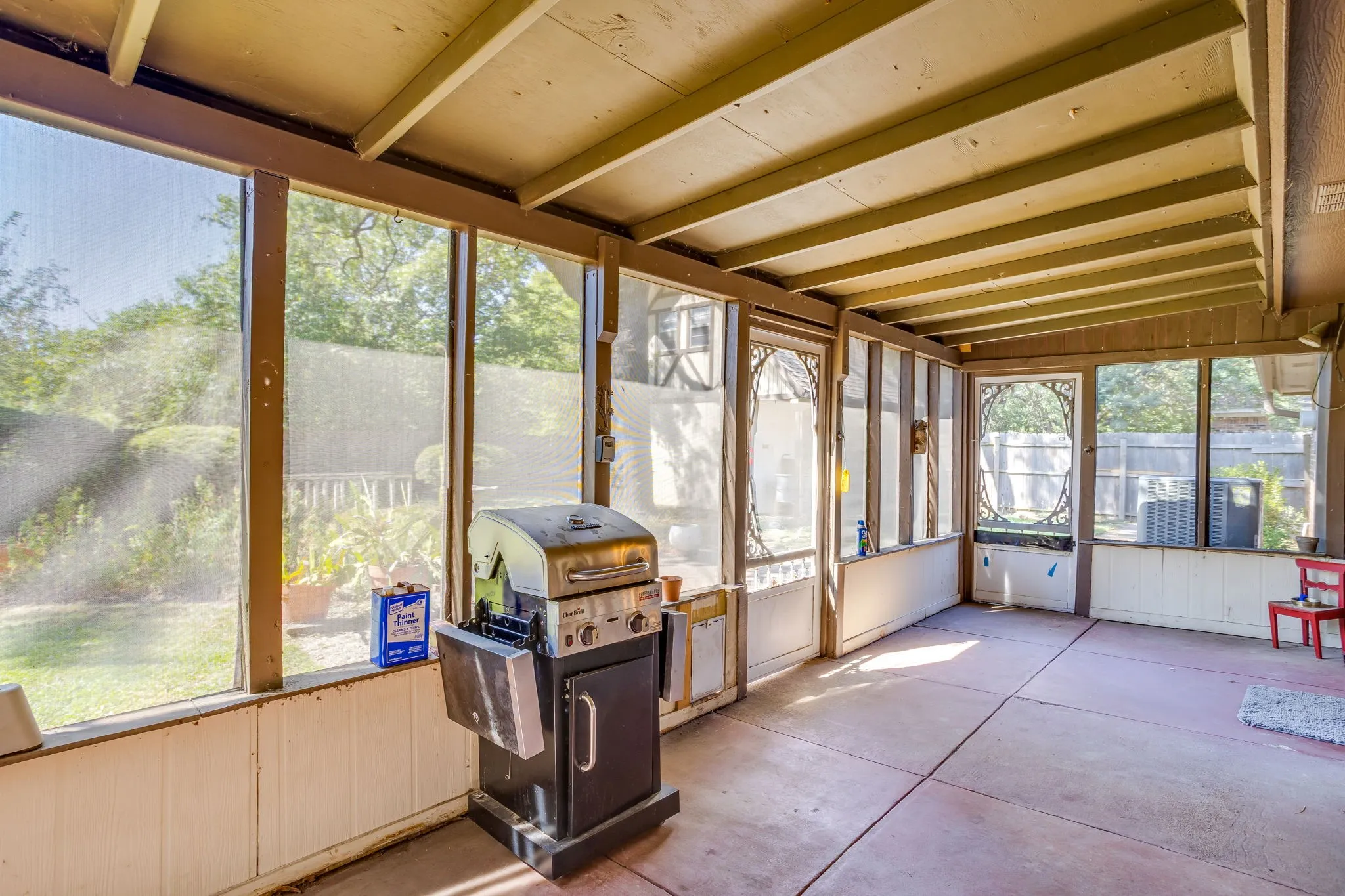 Single Family Residence For Sale in Tarrant County , 1405 Rockmoor Drive, Edgecliff Village, Texas 76134, 4 Bedroom, 3 Bathroom, 2 Garage spaces, 2,568 Sqft, built in 1974, mls#21342187, Real Estate Agent in Edgecliff Village, Homes For Sale in Tarrant county, Homes For Sale in Edgecliff Village, Realtor in Edgecliff Village Texas, Real Estate Brokerage Independent Realty Texas, Luminita Cordes Realtor