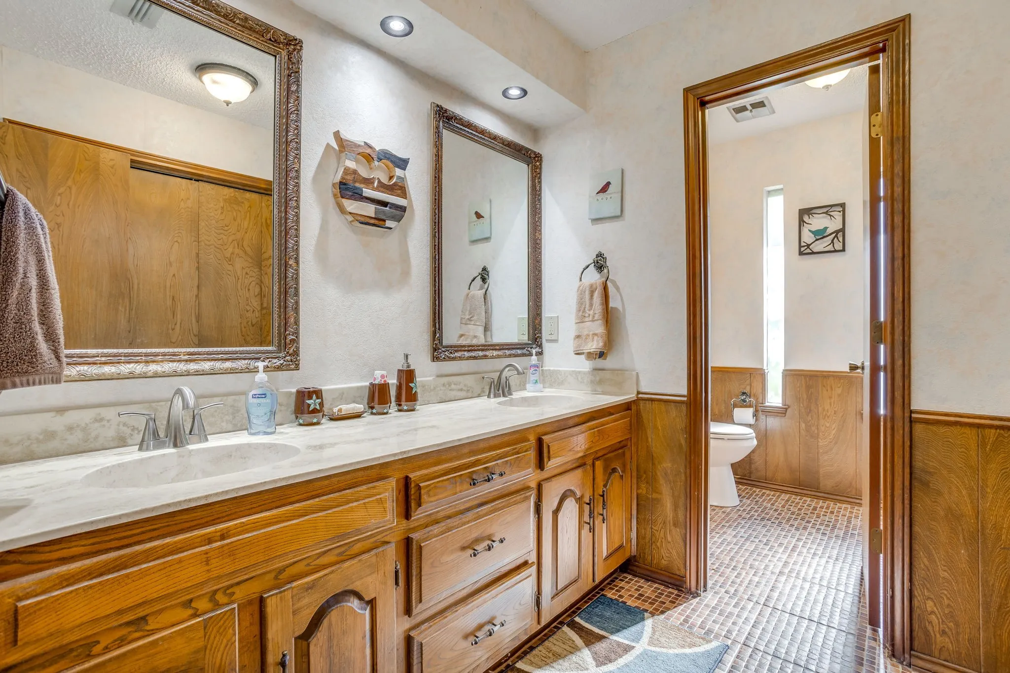 Single Family Residence For Sale in Tarrant County , 1405 Rockmoor Drive, Edgecliff Village, Texas 76134, 4 Bedroom, 3 Bathroom, 2 Garage spaces, 2,568 Sqft, built in 1974, mls#21342187, Real Estate Agent in Edgecliff Village, Homes For Sale in Tarrant county, Homes For Sale in Edgecliff Village, Realtor in Edgecliff Village Texas, Real Estate Brokerage Independent Realty Texas, Luminita Cordes Realtor