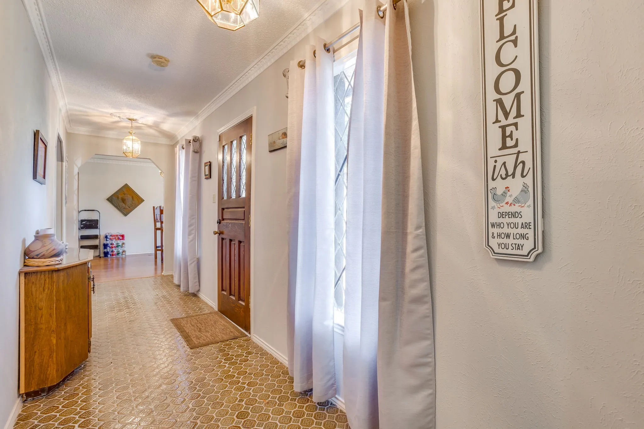 Single Family Residence For Sale in Tarrant County , 1405 Rockmoor Drive, Edgecliff Village, Texas 76134, 4 Bedroom, 3 Bathroom, 2 Garage spaces, 2,568 Sqft, built in 1974, mls#21342187, Real Estate Agent in Edgecliff Village, Homes For Sale in Tarrant county, Homes For Sale in Edgecliff Village, Realtor in Edgecliff Village Texas, Real Estate Brokerage Independent Realty Texas, Luminita Cordes Realtor
