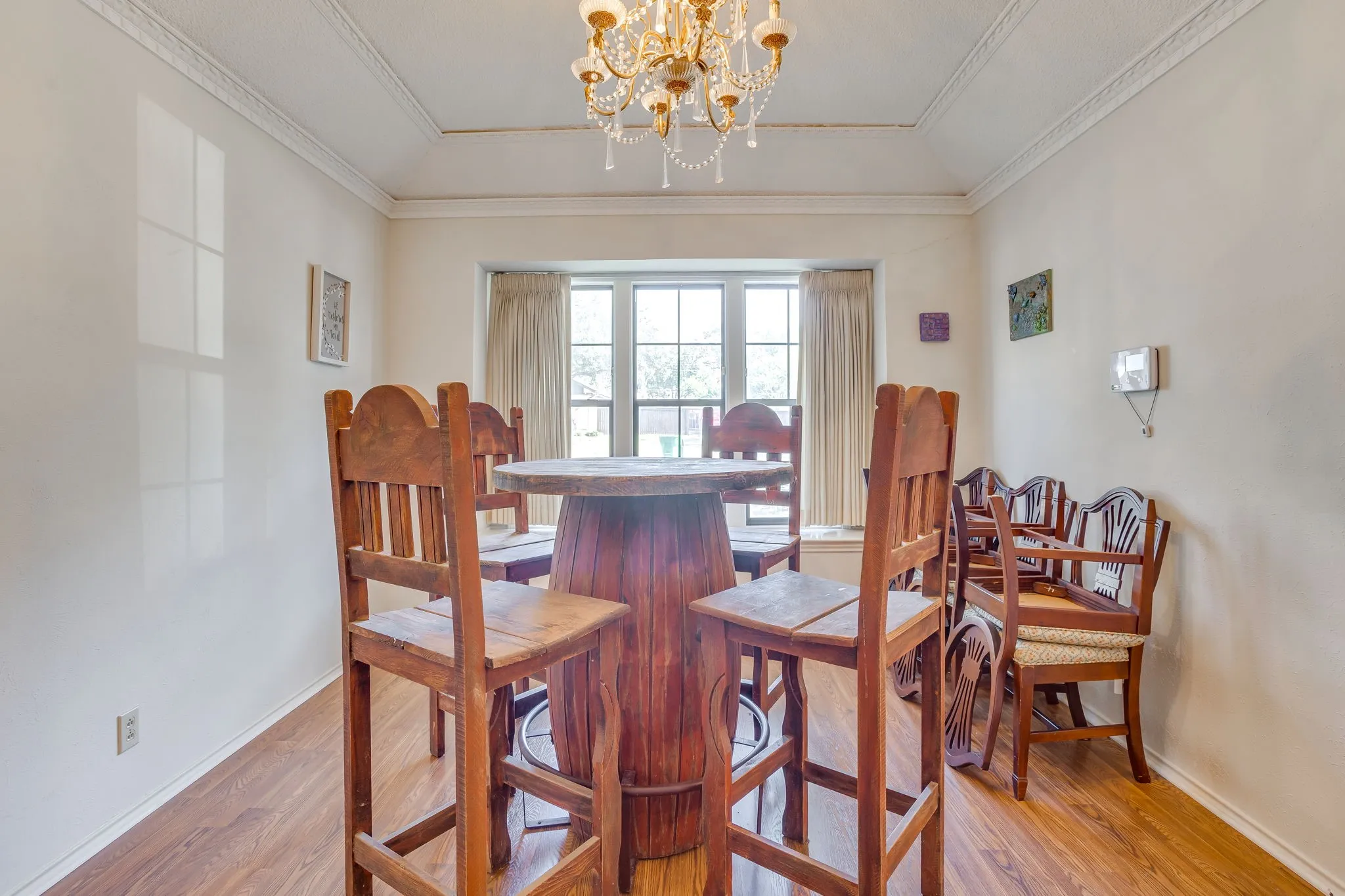 Single Family Residence For Sale in Tarrant County , 1405 Rockmoor Drive, Edgecliff Village, Texas 76134, 4 Bedroom, 3 Bathroom, 2 Garage spaces, 2,568 Sqft, built in 1974, mls#21342187, Real Estate Agent in Edgecliff Village, Homes For Sale in Tarrant county, Homes For Sale in Edgecliff Village, Realtor in Edgecliff Village Texas, Real Estate Brokerage Independent Realty Texas, Luminita Cordes Realtor