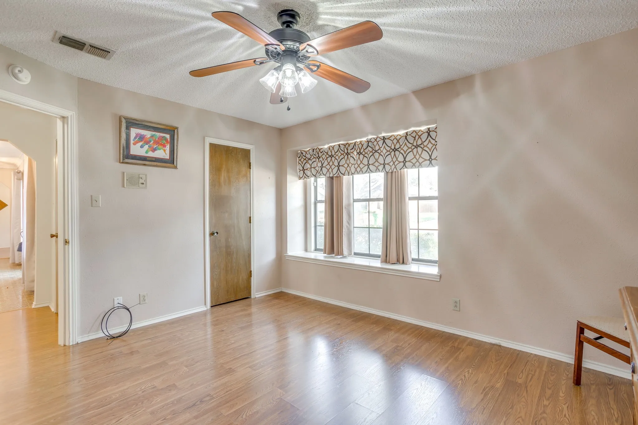 Single Family Residence For Sale in Tarrant County , 1405 Rockmoor Drive, Edgecliff Village, Texas 76134, 4 Bedroom, 3 Bathroom, 2 Garage spaces, 2,568 Sqft, built in 1974, mls#21342187, Real Estate Agent in Edgecliff Village, Homes For Sale in Tarrant county, Homes For Sale in Edgecliff Village, Realtor in Edgecliff Village Texas, Real Estate Brokerage Independent Realty Texas, Luminita Cordes Realtor