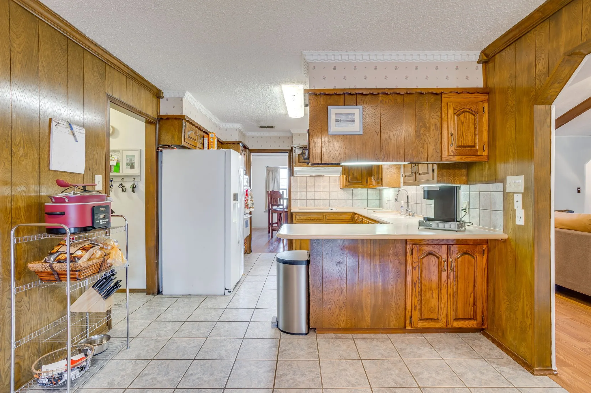 Single Family Residence For Sale in Tarrant County , 1405 Rockmoor Drive, Edgecliff Village, Texas 76134, 4 Bedroom, 3 Bathroom, 2 Garage spaces, 2,568 Sqft, built in 1974, mls#21342187, Real Estate Agent in Edgecliff Village, Homes For Sale in Tarrant county, Homes For Sale in Edgecliff Village, Realtor in Edgecliff Village Texas, Real Estate Brokerage Independent Realty Texas, Luminita Cordes Realtor