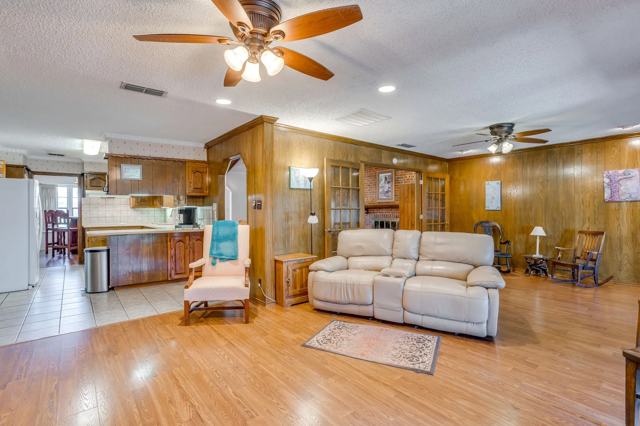 Single Family Residence For Sale in Tarrant County , 1405 Rockmoor Drive, Edgecliff Village, Texas 76134, 4 Bedroom, 3 Bathroom, 2 Garage spaces, 2,568 Sqft, built in 1974, mls#21342187, Real Estate Agent in Edgecliff Village, Homes For Sale in Tarrant county, Homes For Sale in Edgecliff Village, Realtor in Edgecliff Village Texas, Real Estate Brokerage Independent Realty Texas, Luminita Cordes Realtor