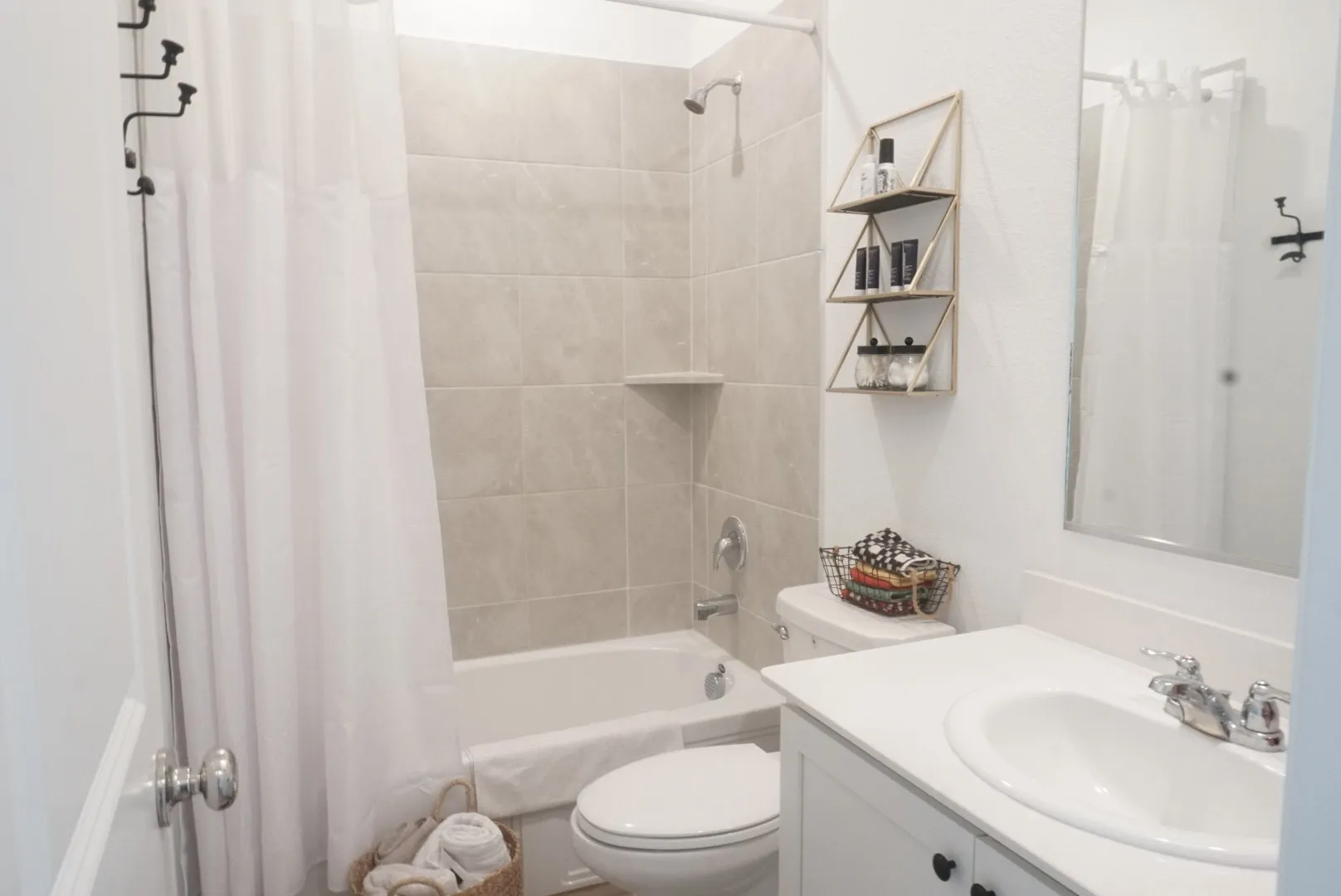 Single Family Residence For Rent in Collin County , 8201 Green Heron Drive, Mc Kinney, Texas 75071, 4 Bedroom, 2 Bathroom, 2 Garage spaces, 2,010 Sqft, built in 2022, mls#21378596, Real Estate Agent in Mc Kinney, Homes For Rent in Collin county, Homes For Rent in Mc Kinney, Realtor in Mc Kinney Texas, Real Estate Brokerage Independent Realty Texas, Luminita Cordes Realtor