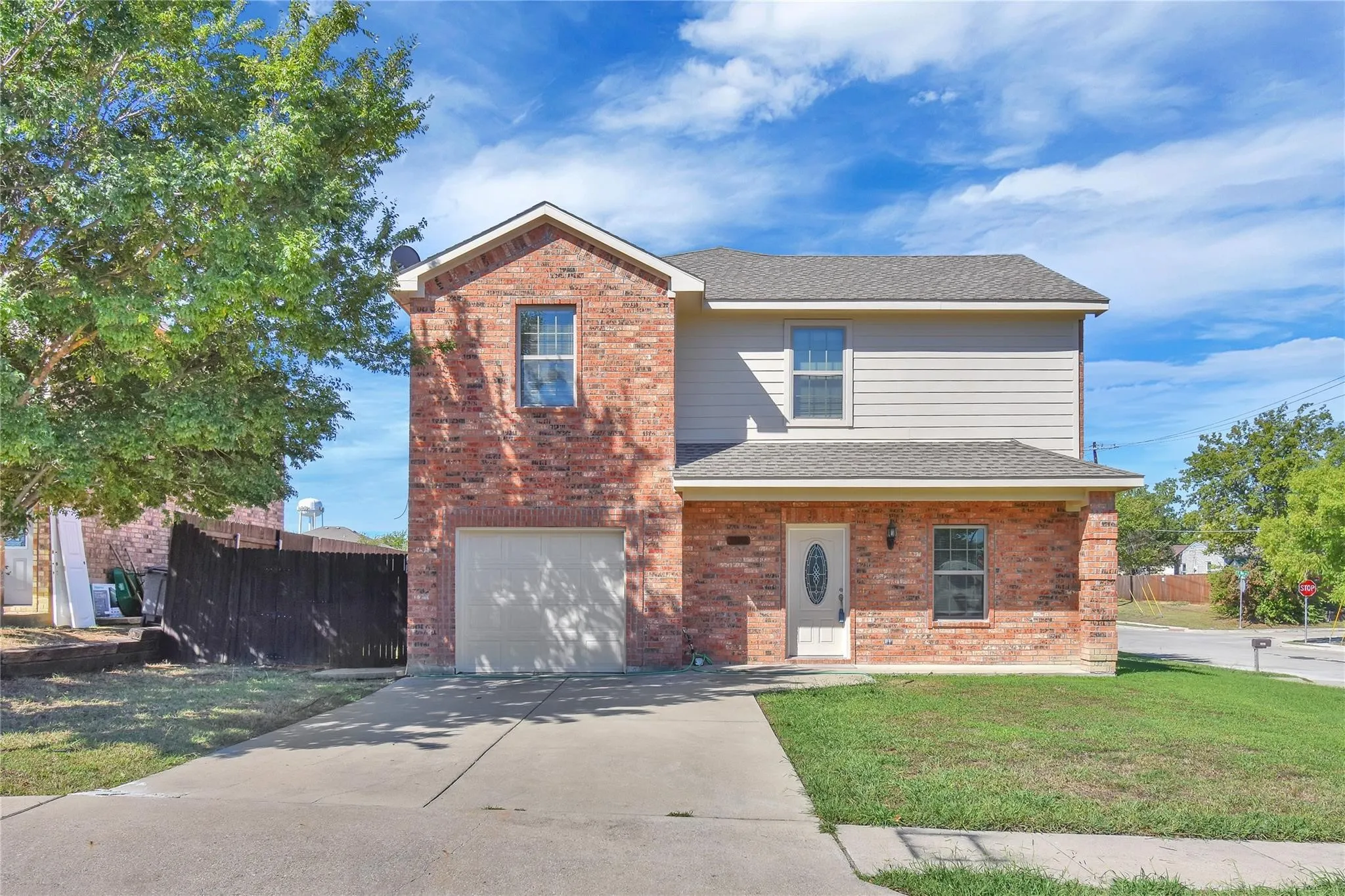 Duplex For Rent in Collin County , 1102 Parkway Trail, Princeton, Texas 75407, 3 Bedroom, 3 Bathroom, 1 Garage spaces, 1,403 Sqft, built in 2010, mls#21378494, Real Estate Agent in Princeton, Homes For Rent in Collin county, Homes For Rent in Princeton, Realtor in Princeton Texas, Real Estate Brokerage Independent Realty Texas, Luminita Cordes Realtor
