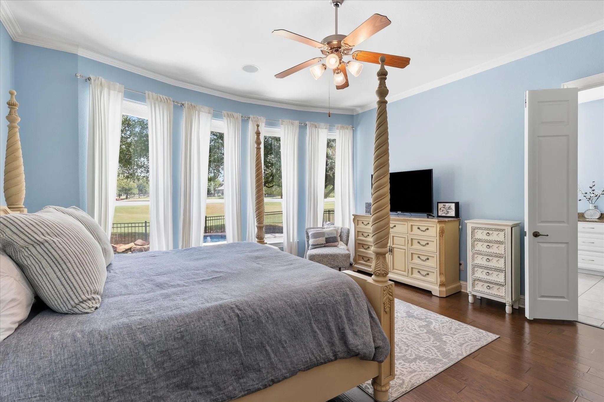 Wake up to a view of the golf course , pool and spa. The spacious primary suite is wrapped in natural light with a wall of windows overlooking the backyard and pool.