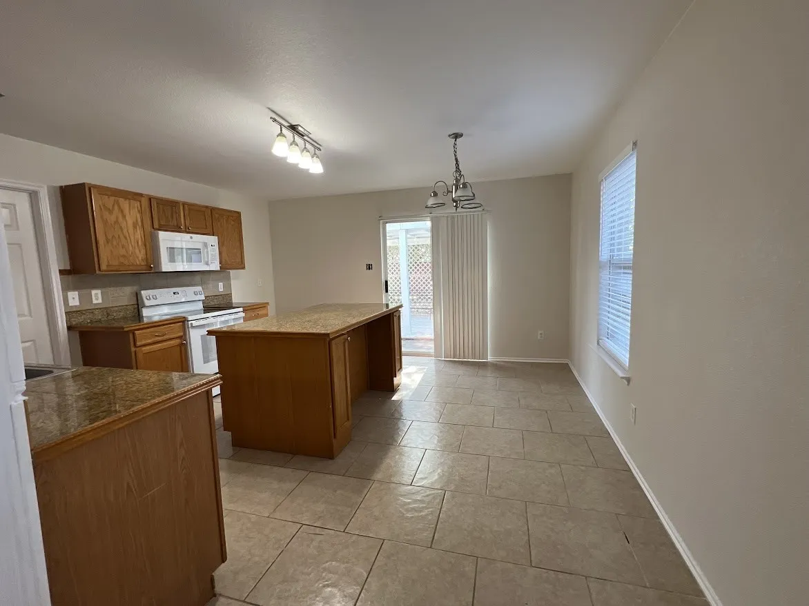 Single Family Residence For Rent in Collin County , 2909 Windhaven Drive, Mc Kinney, Texas 75071, 3 Bedroom, 2 Bathroom, 2 Garage spaces, 1,595 Sqft, built in 2003, mls#21378600, Real Estate Agent in Mc Kinney, Homes For Rent in Collin county, Homes For Rent in Mc Kinney, Realtor in Mc Kinney Texas, Real Estate Brokerage Independent Realty Texas, Luminita Cordes Realtor