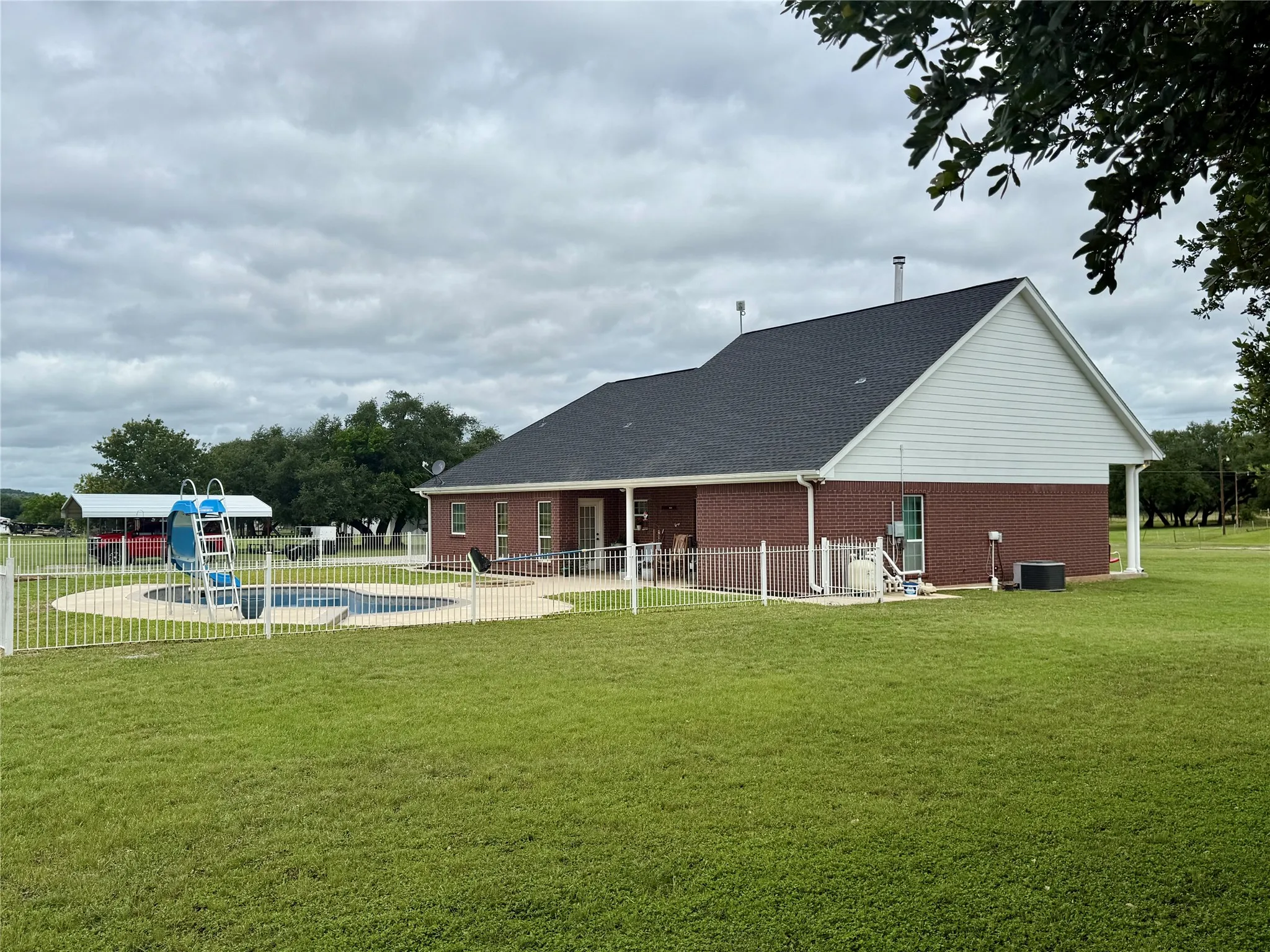 Single Family Residence For Sale in Brown County , 3519 Longhorn Lane, Brownwood, Texas 76801, 3 Bedroom, 2 Bathroom, 2 Garage spaces, 1,534 Sqft, built in 2011, mls#21377062, Real Estate Agent in Brownwood, Homes For Sale in Brown county, Homes For Sale in Brownwood, Realtor in Brownwood Texas, Real Estate Brokerage Independent Realty Texas, Luminita Cordes Realtor