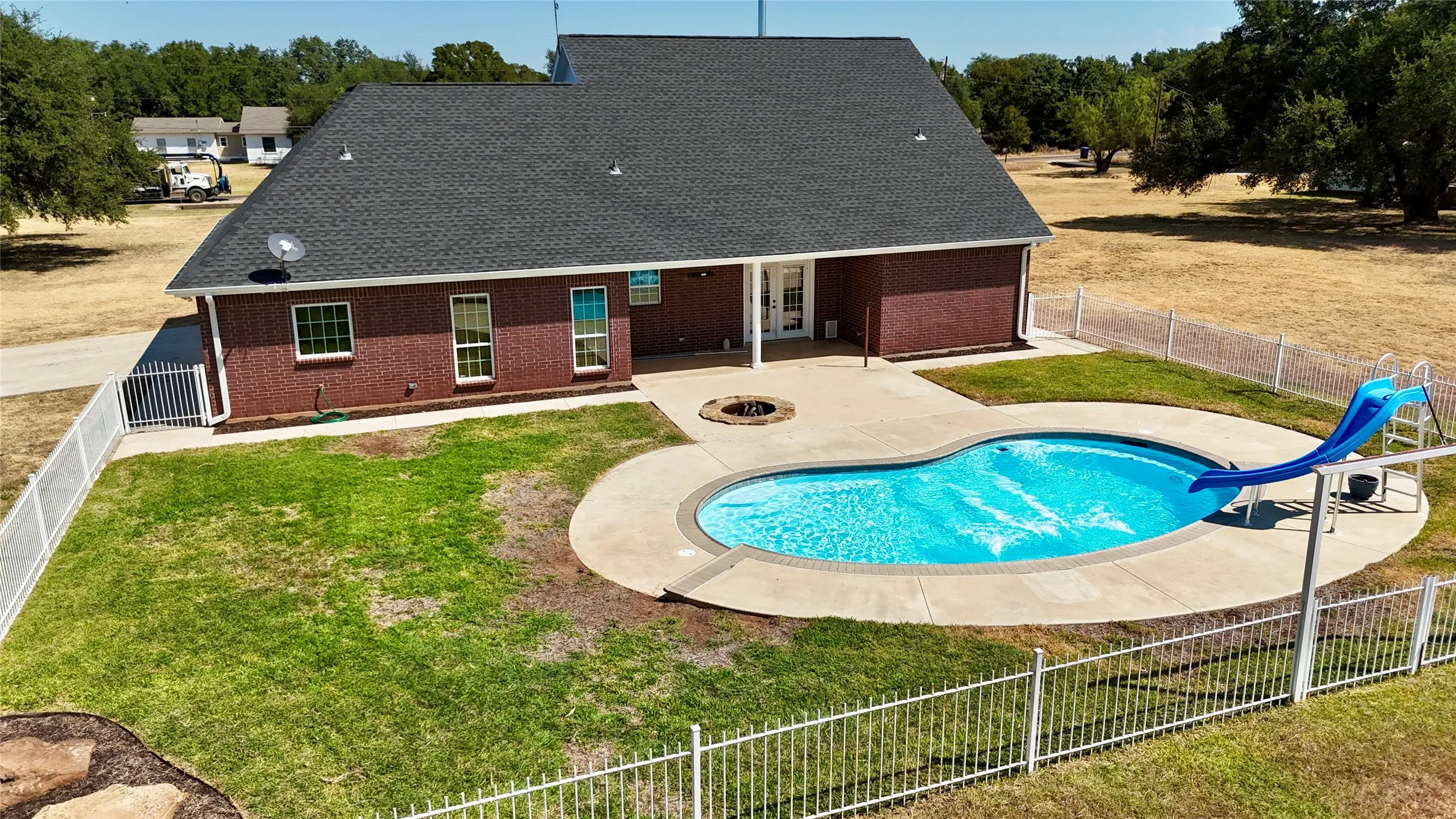 Single Family Residence For Sale in Brown County , 3519 Longhorn Lane, Brownwood, Texas 76801, 3 Bedroom, 2 Bathroom, 2 Garage spaces, 1,534 Sqft, built in 2011, mls#21377062, Real Estate Agent in Brownwood, Homes For Sale in Brown county, Homes For Sale in Brownwood, Realtor in Brownwood Texas, Real Estate Brokerage Independent Realty Texas, Luminita Cordes Realtor